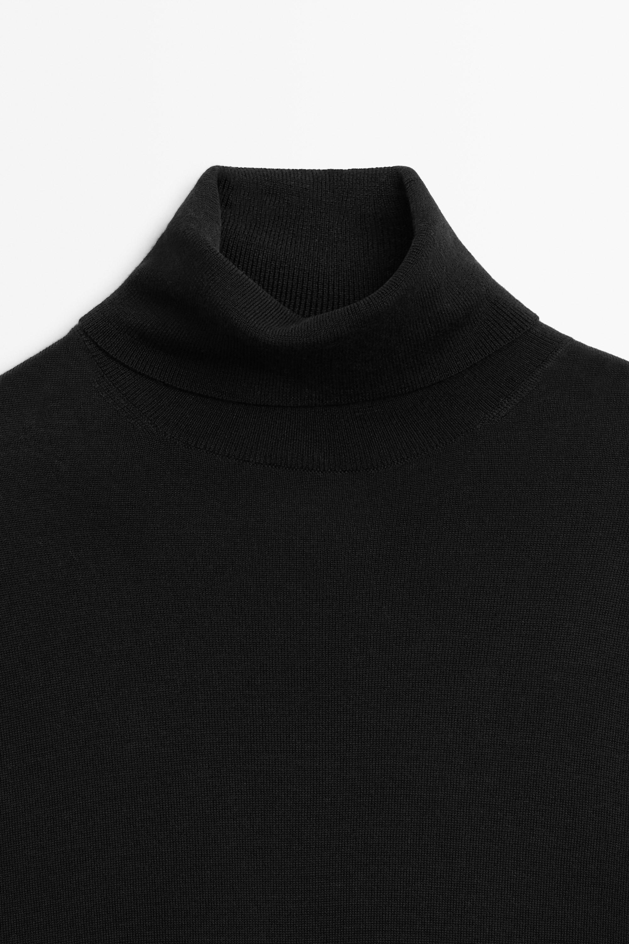 100% wool turtleneck knit sweater — BLACK