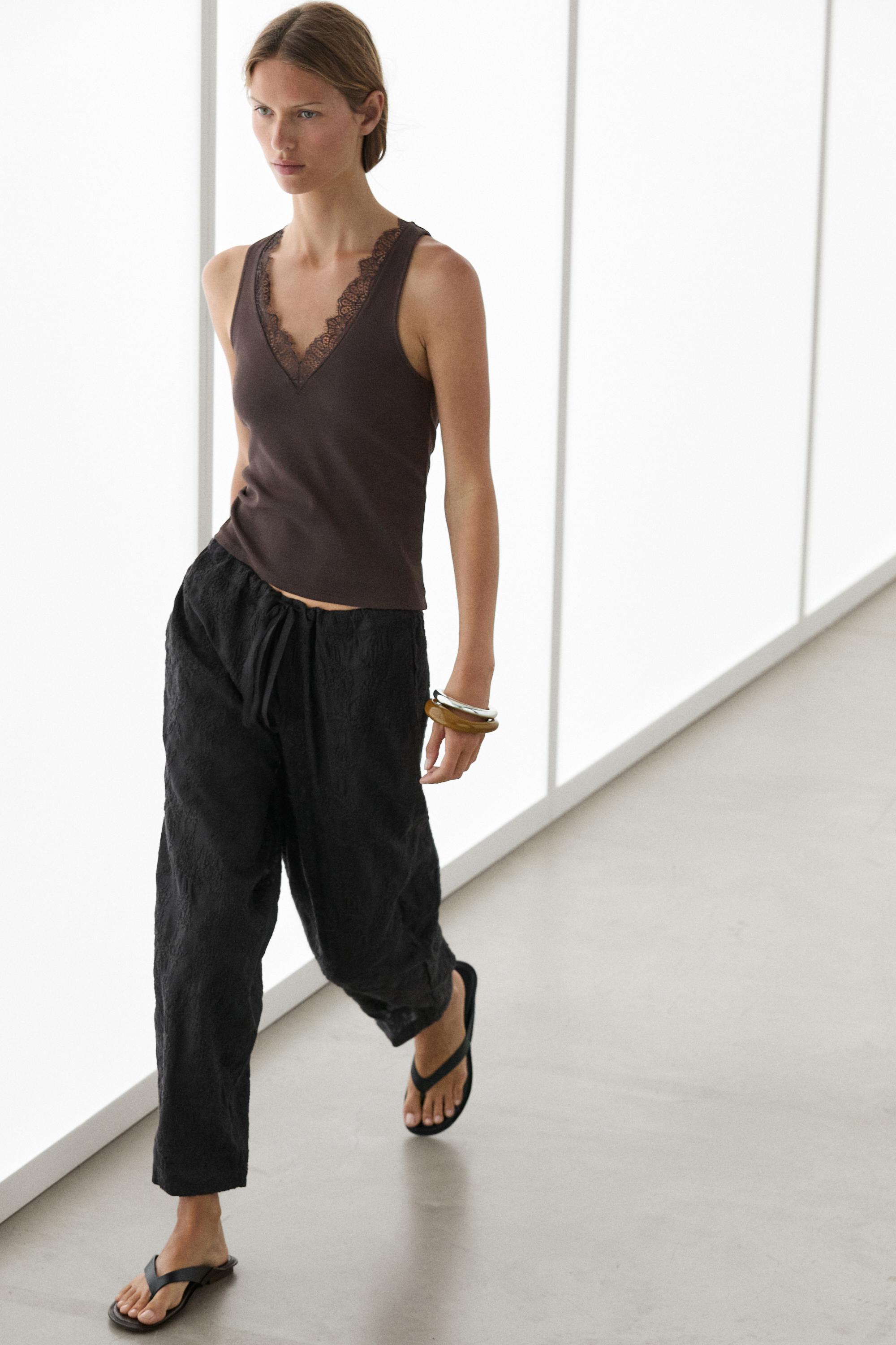 V-neck top with lace detail — BROWN