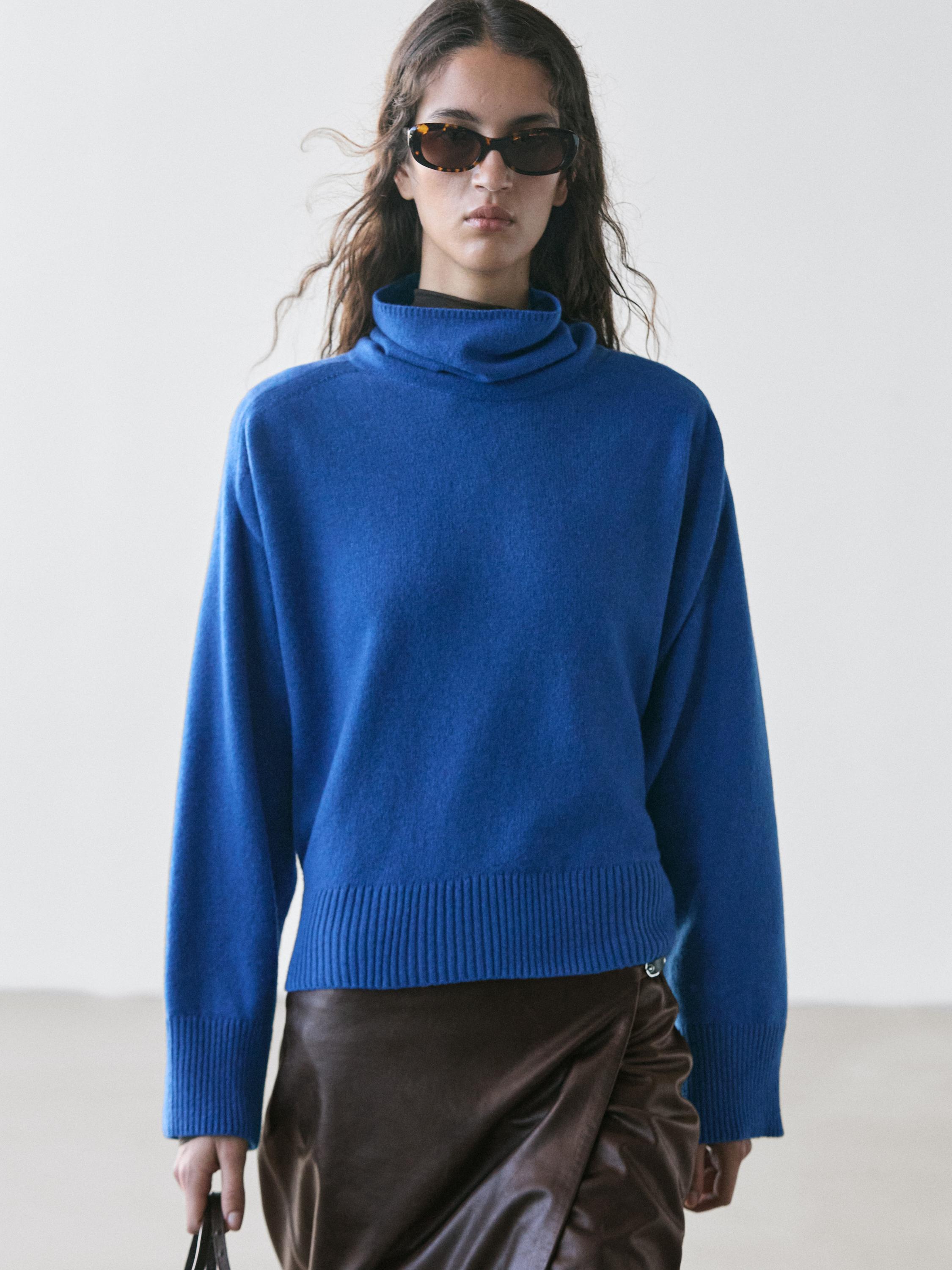 سويتر محاك من الصوف المخلوط بياقة عالية