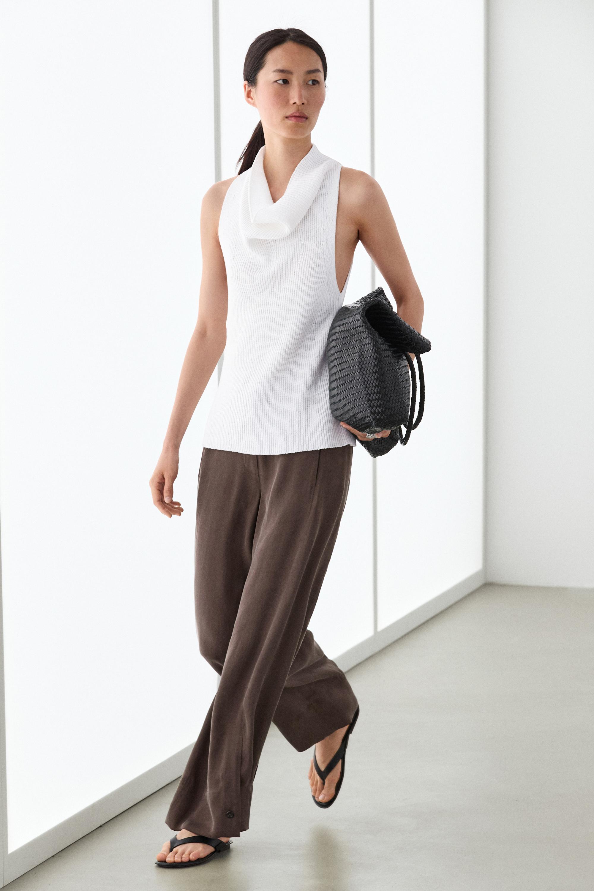 Total look flowing trousers with buttoned hems — PLUM