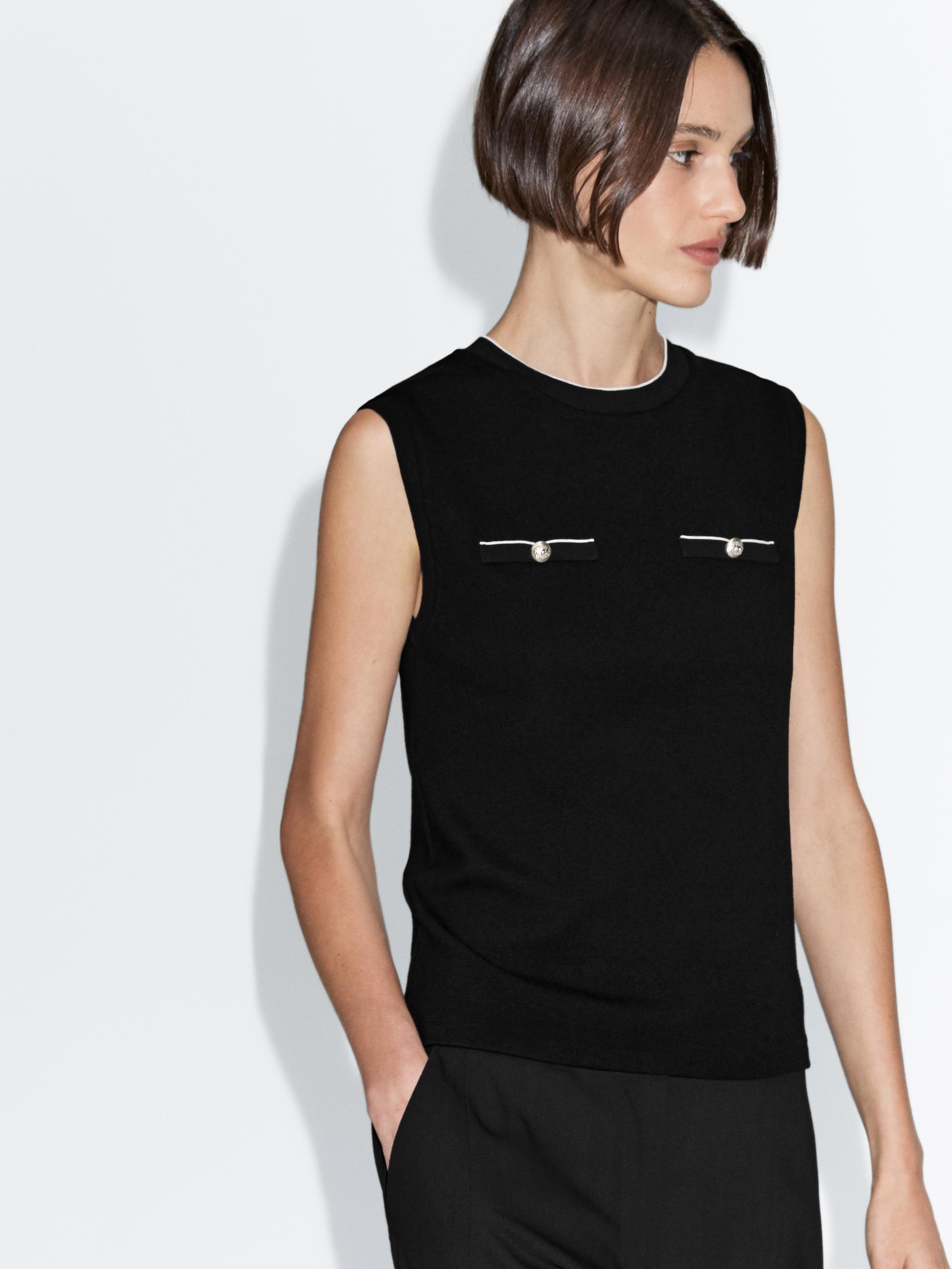 Sleeveless top with pocket details