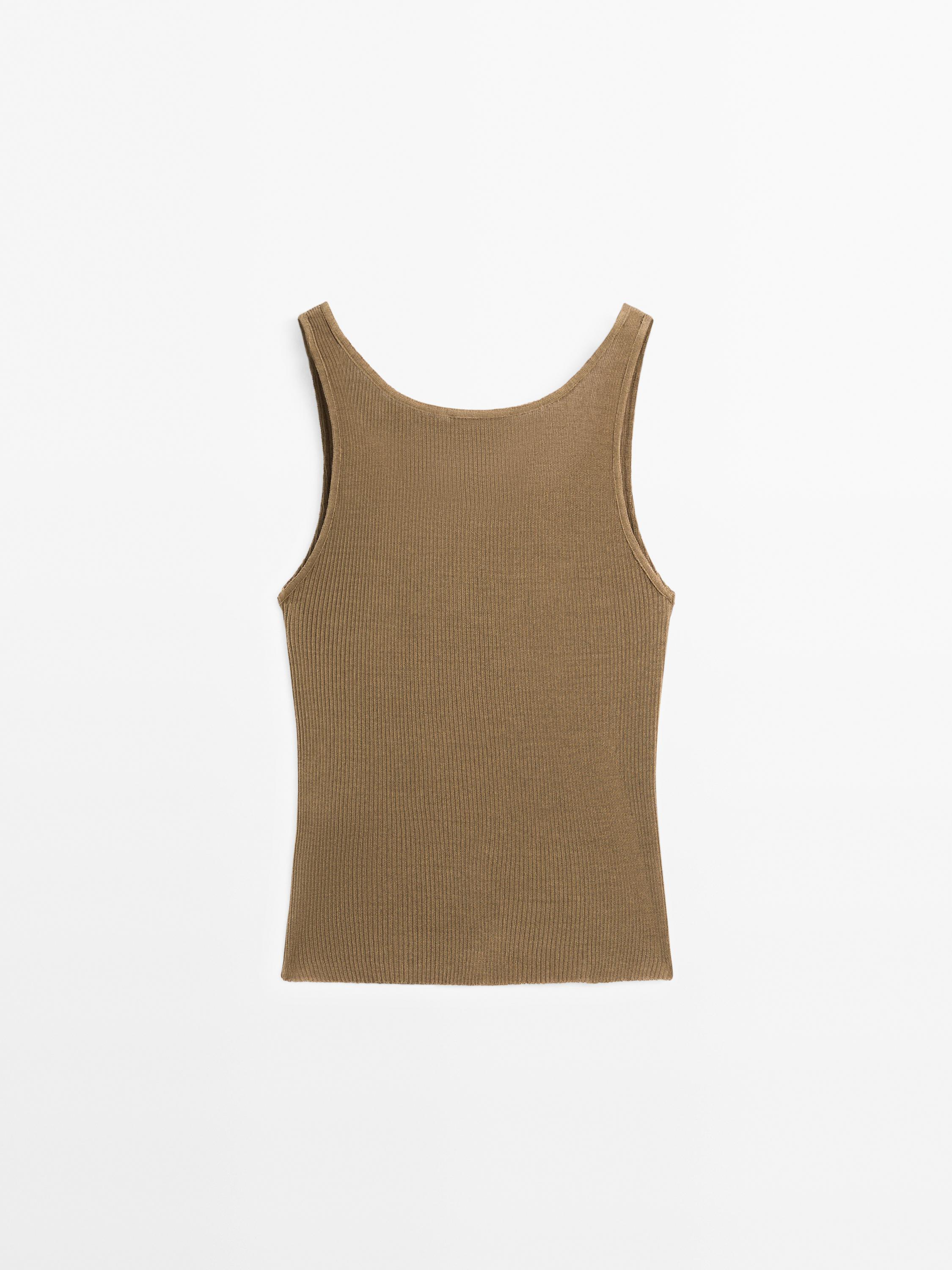 Top z prążkowanej dzianiny z wiązaniem