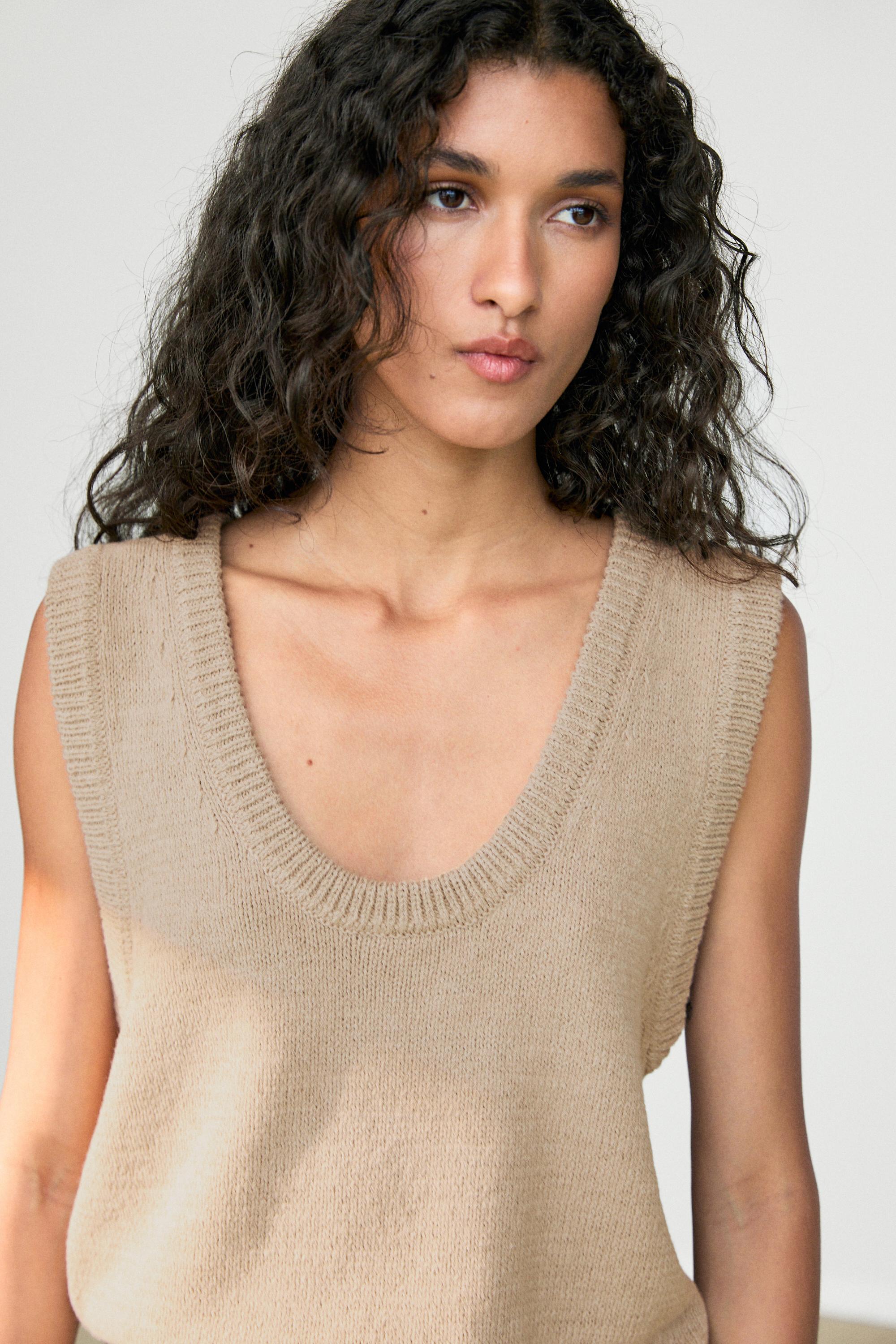 Cotton-blend ribbed knit vest — SAND