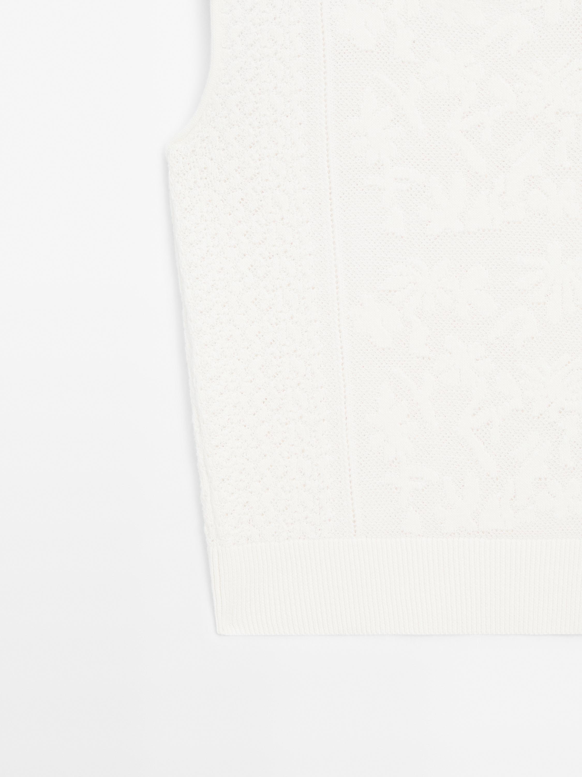 Sleeveless top with lace detail