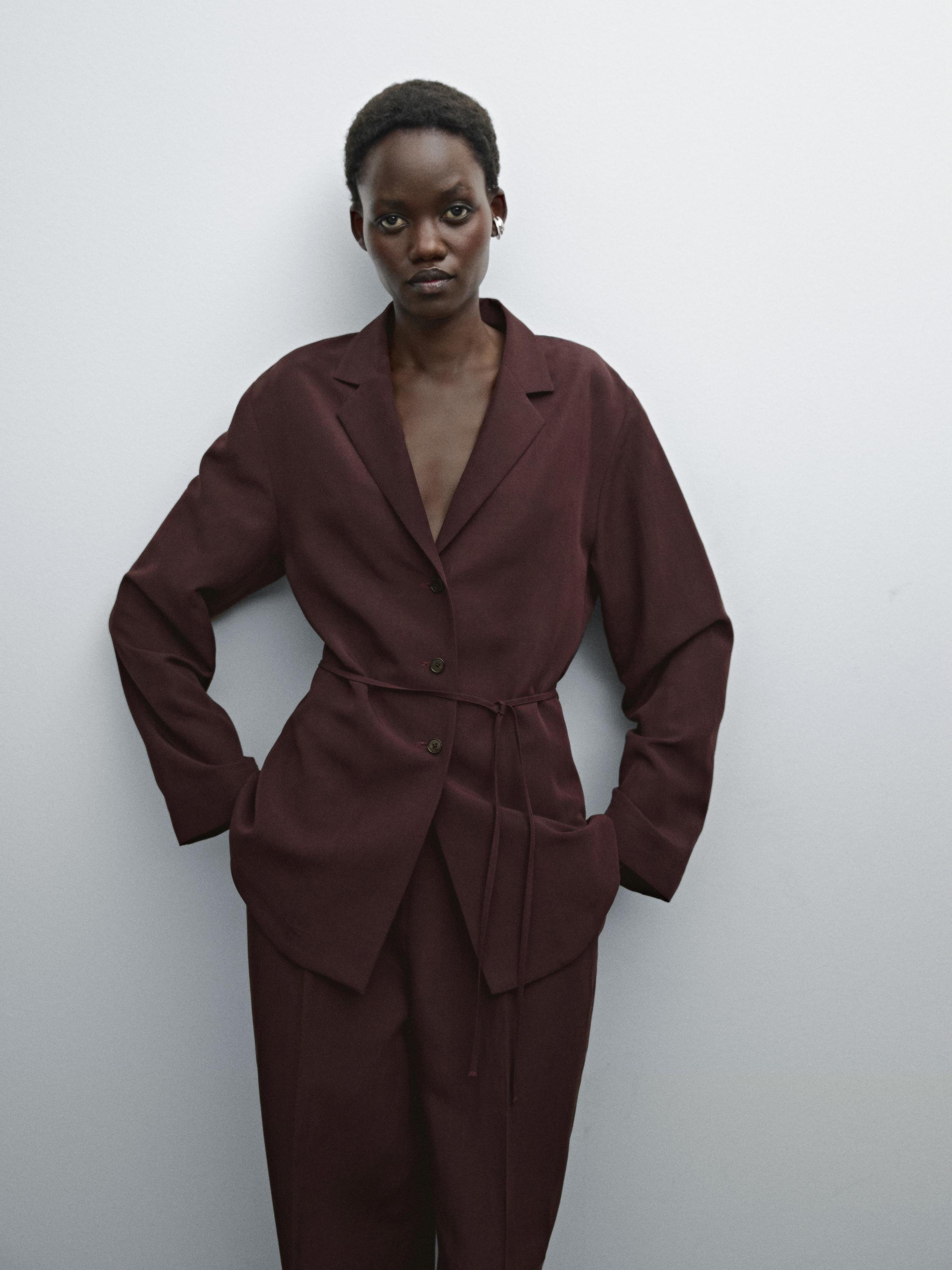 Pantalon fluide à pinces et taille fine