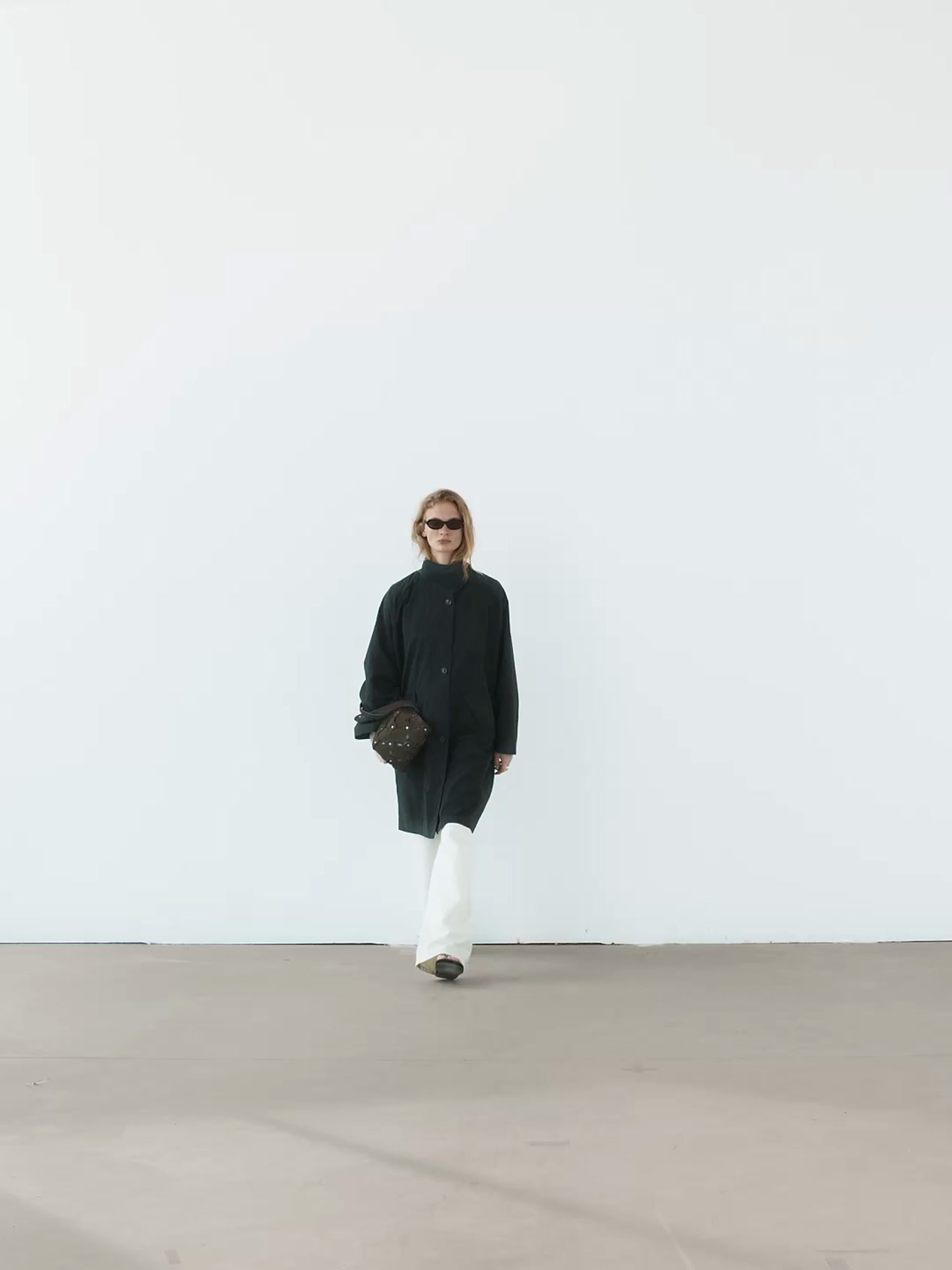 Flowing water-repellent fabric trench coat