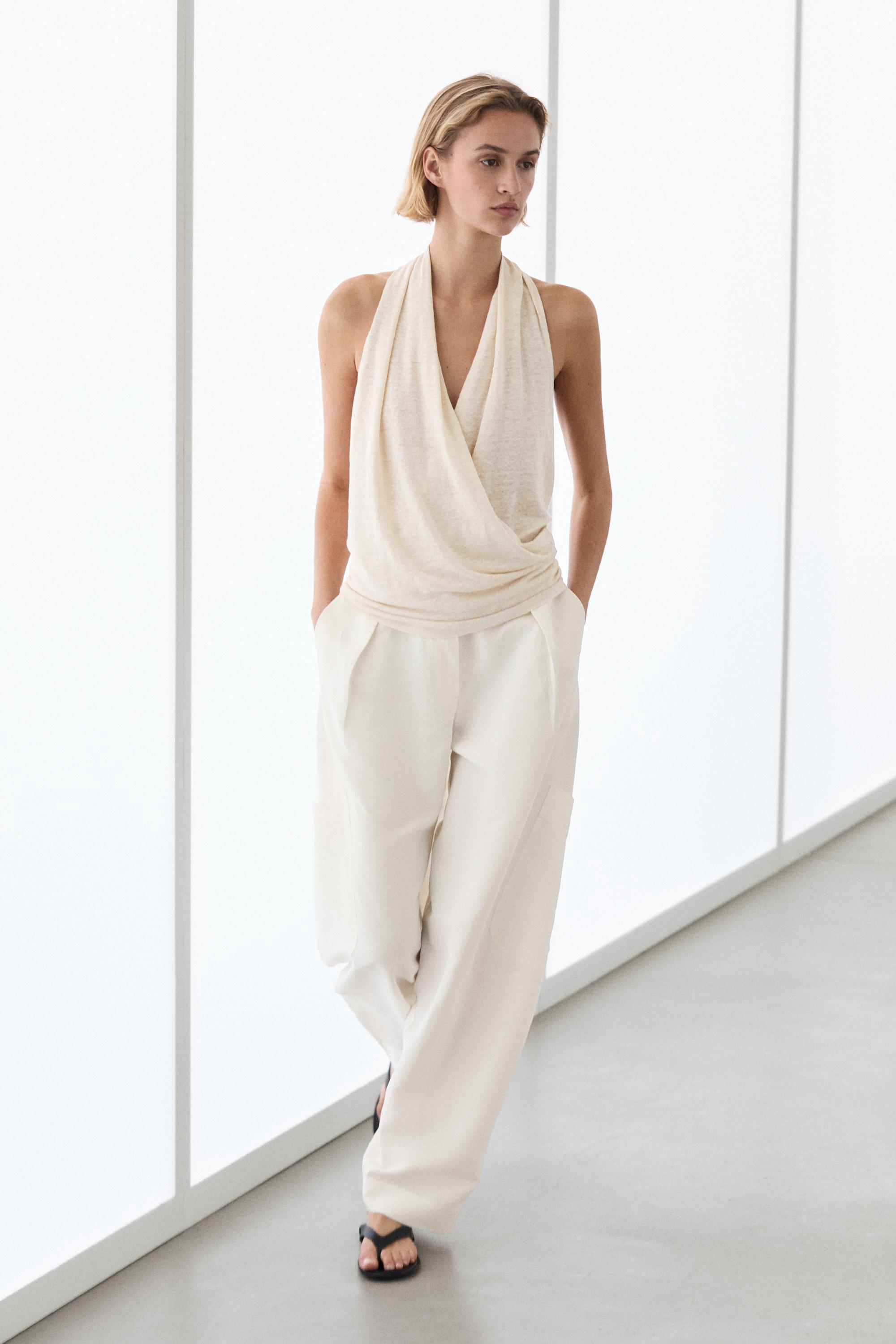 Soepelvallende top met gedrapeerd detail