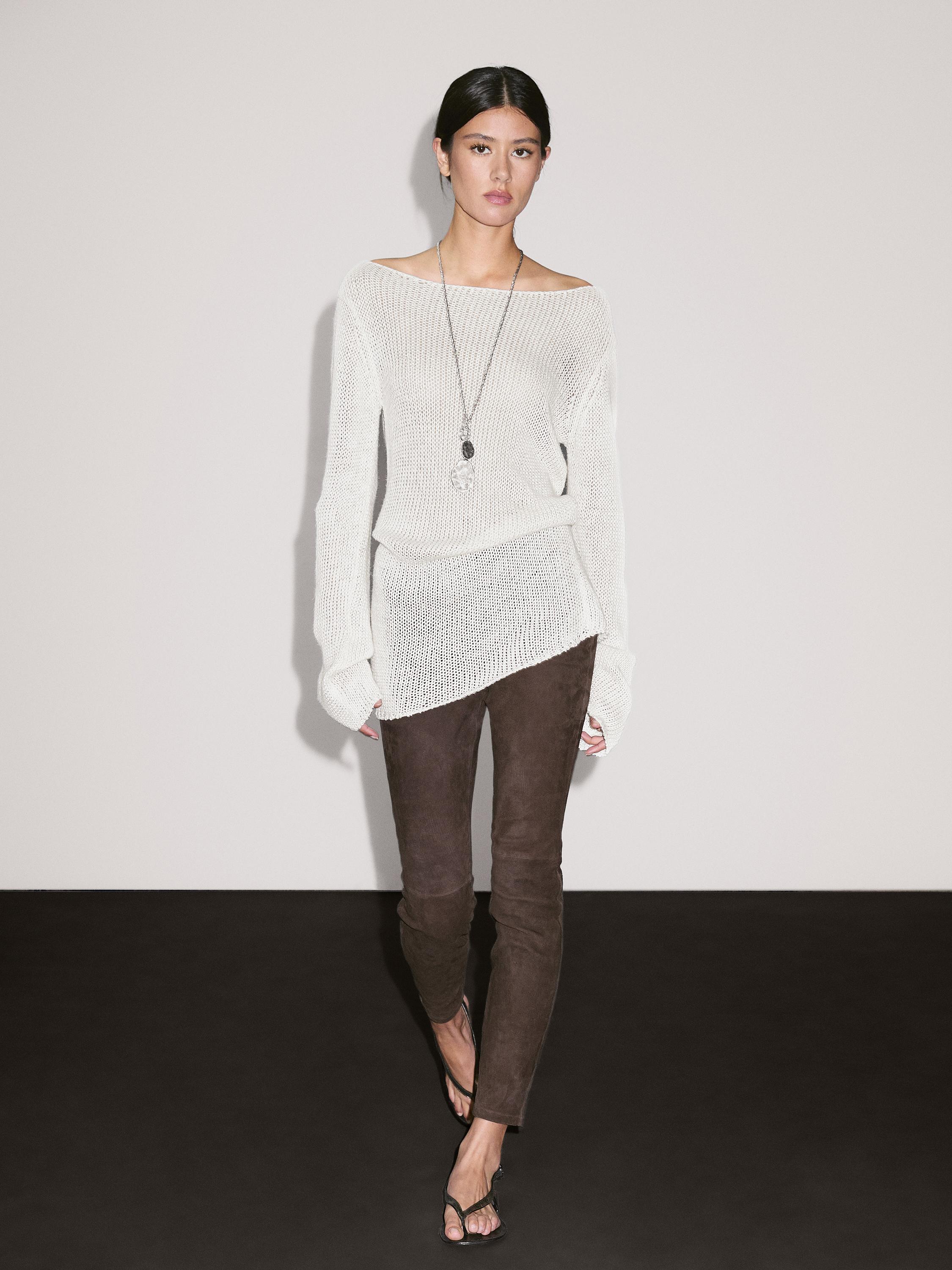 Balloon sleeve sweater with bows