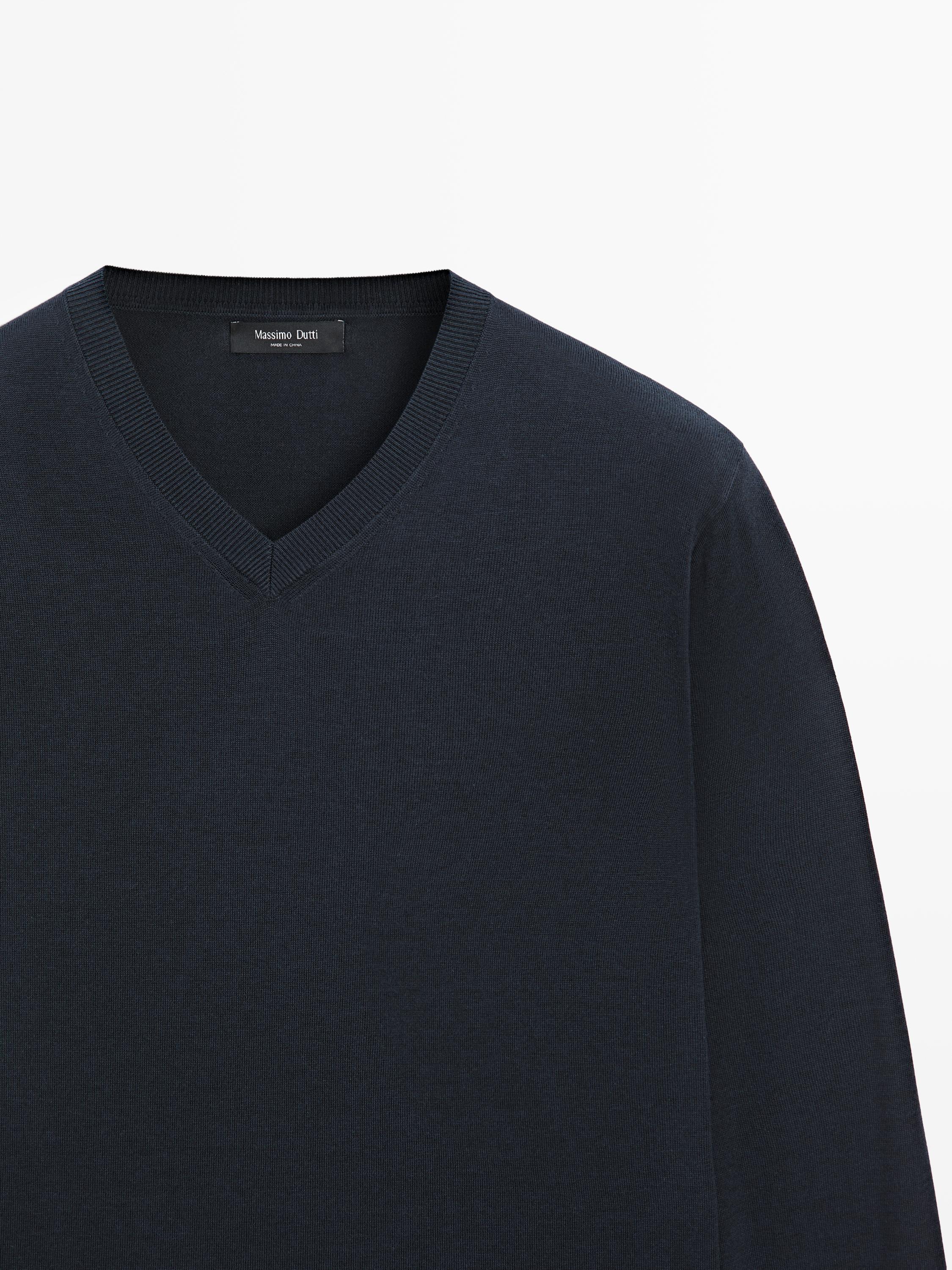 Cotton blend V-neck knit sweater — NAVY BLUE