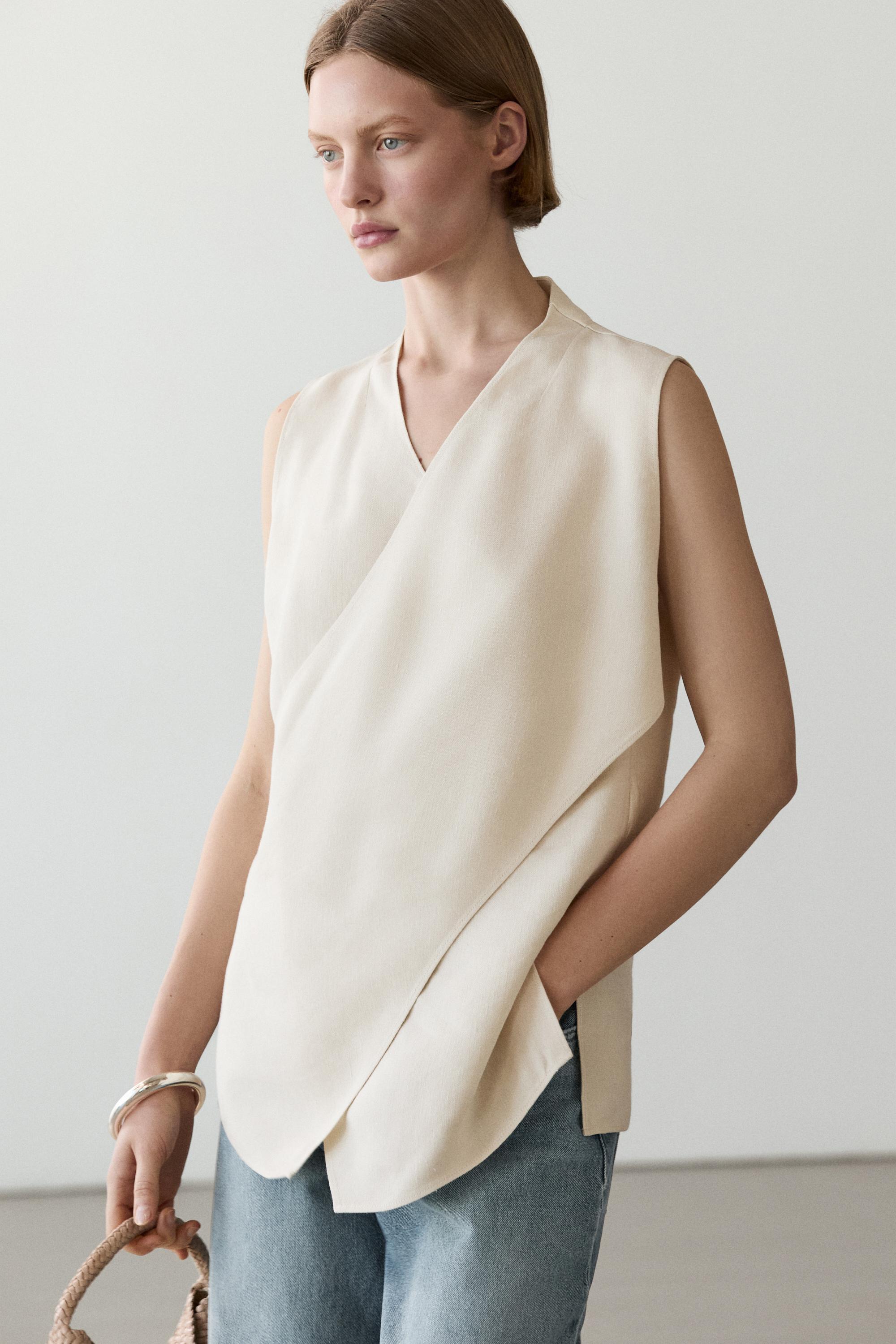 Top fluido cruzado com linho