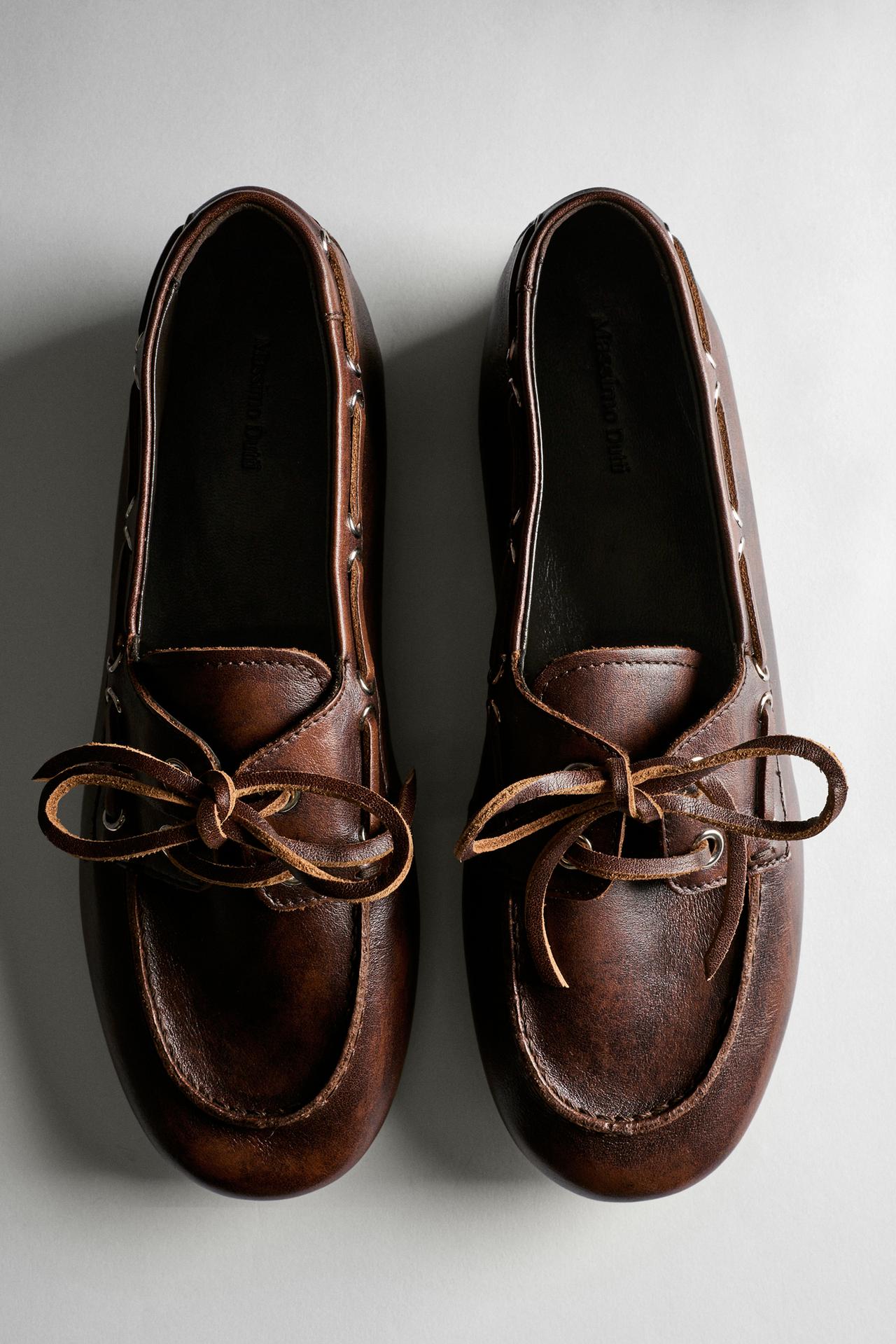 Leather lace-up boat shoe — BROWN