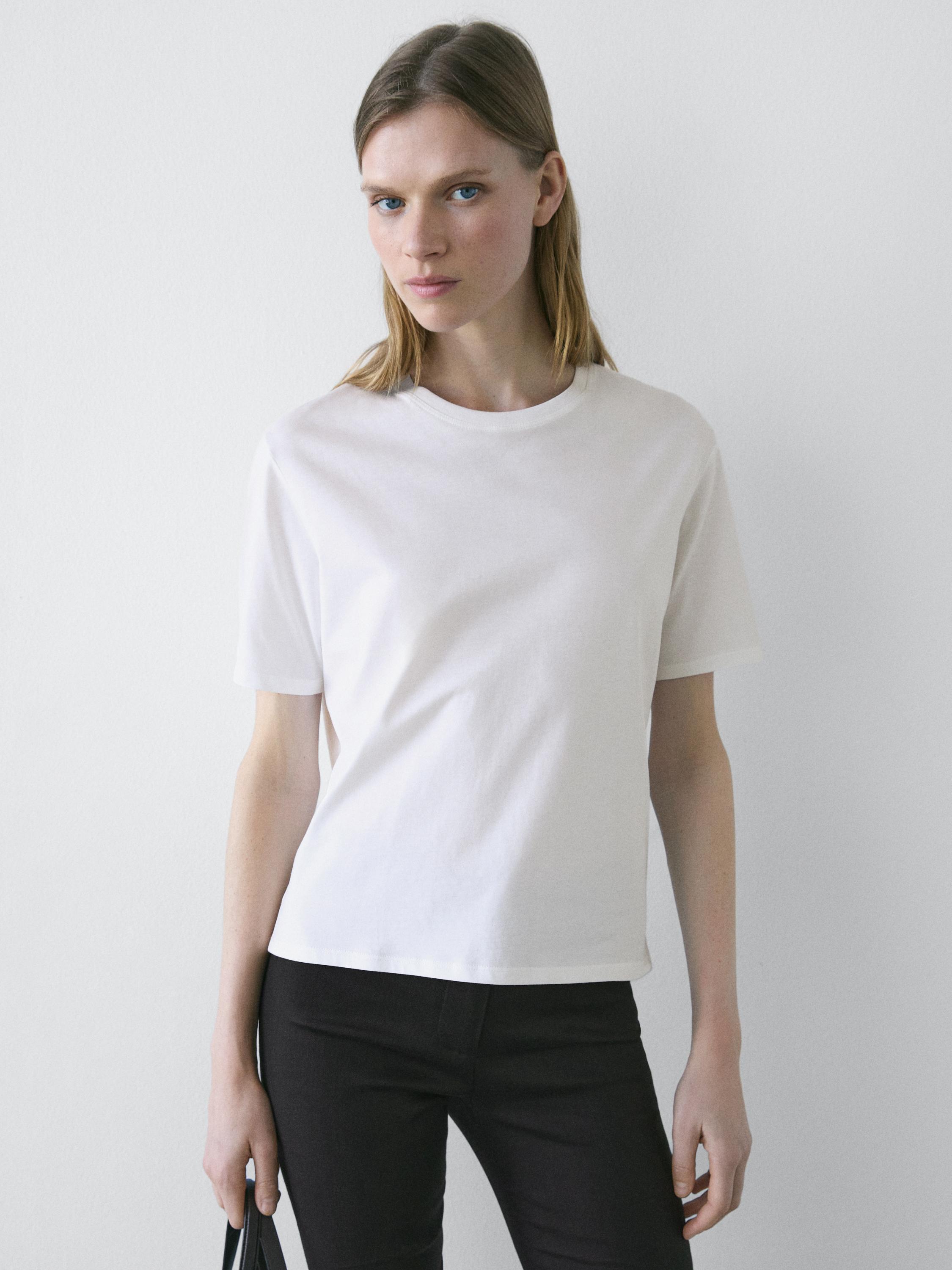 تيشرت بقصة منتظمة وأكمام قصيرة