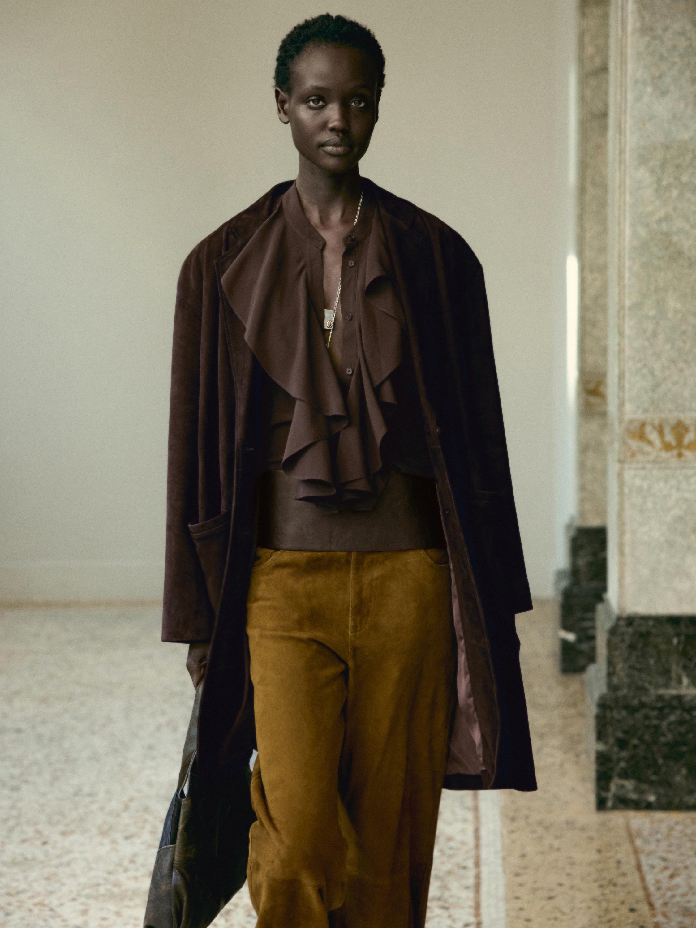 Flowing blouse with ruffles — BROWN