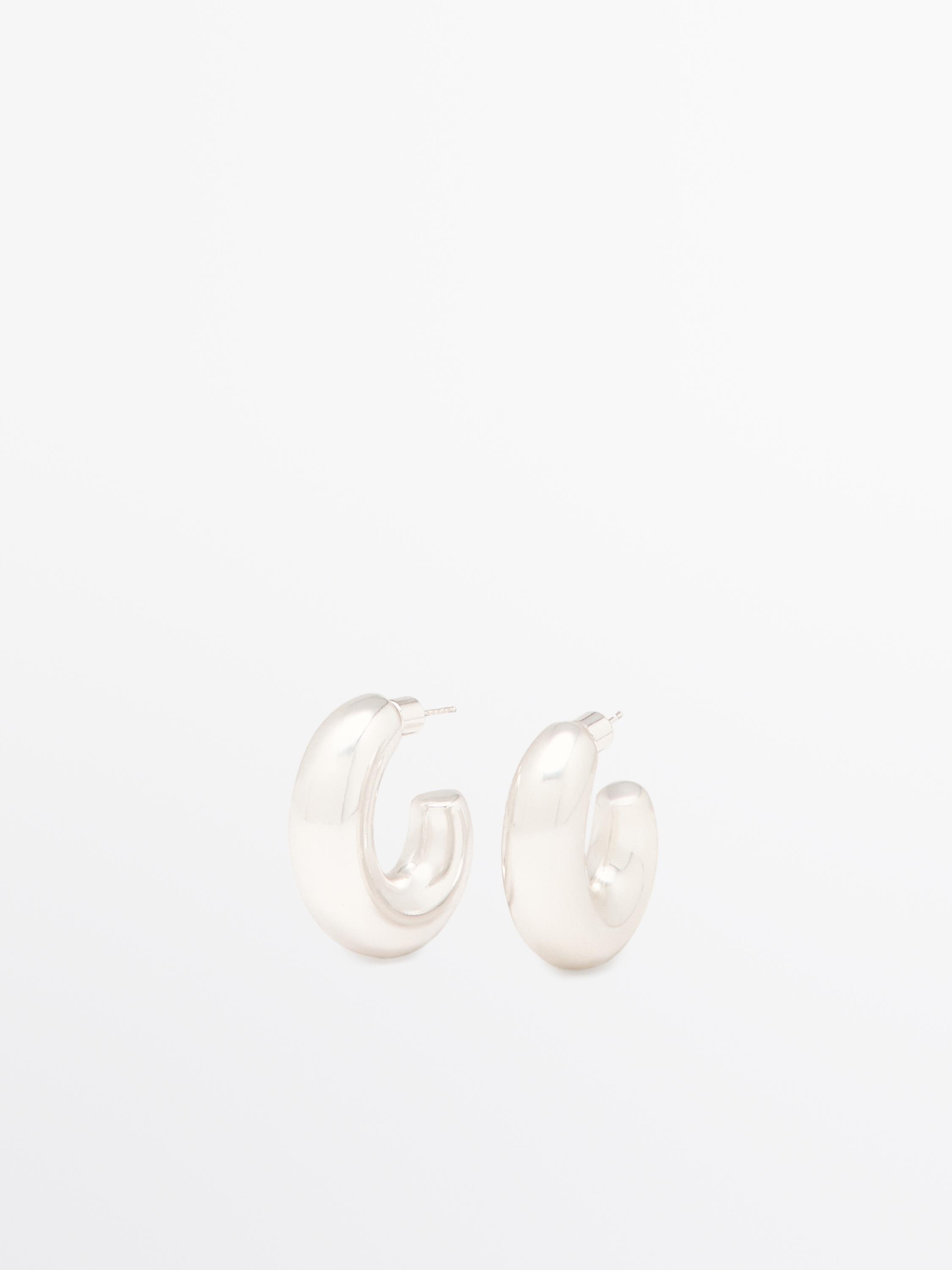 Oval hoop earrings