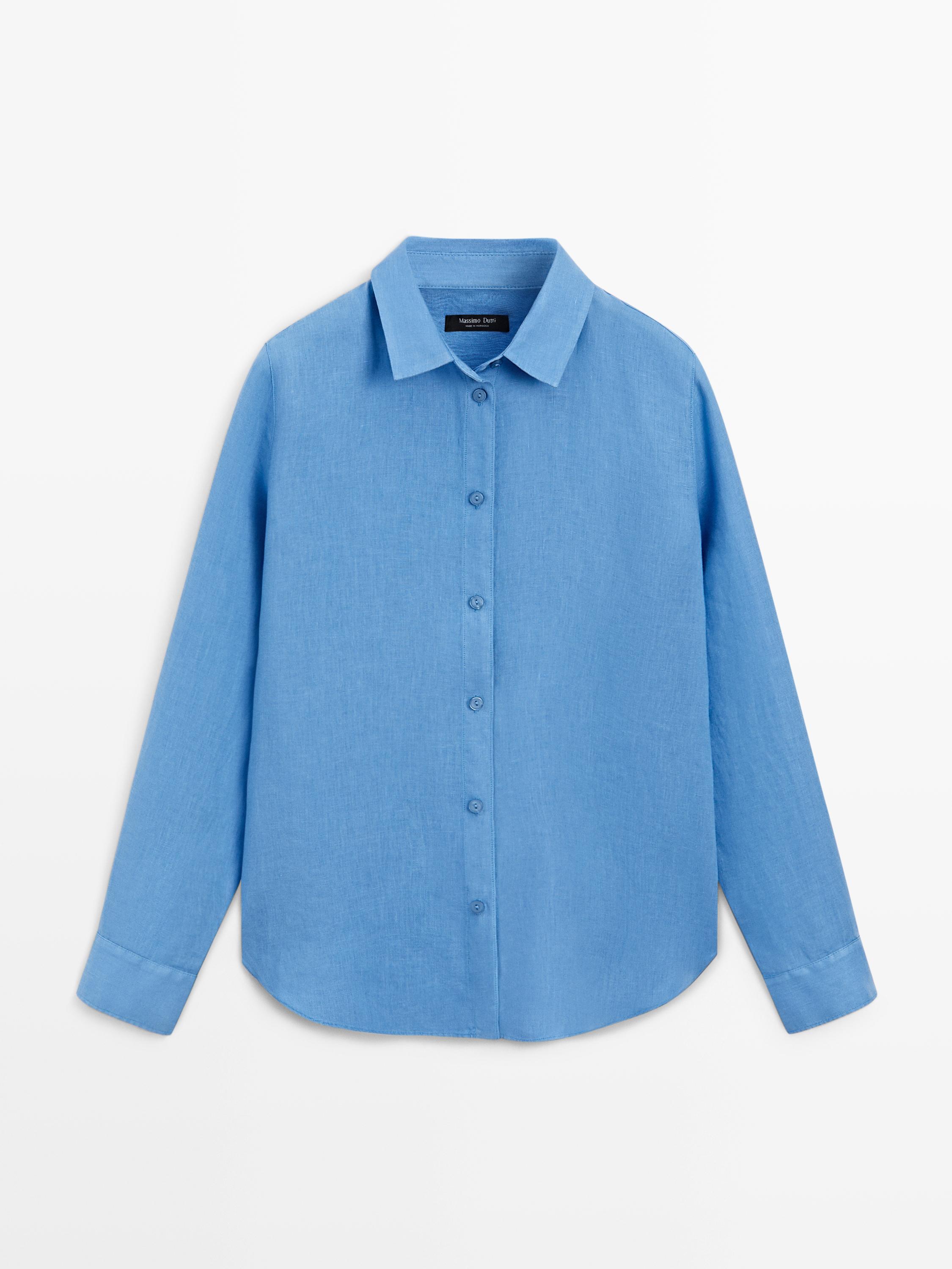 Vue de face d'une chemise bleu indigo avec col classique et boutonnage central. Manches longues avec poignets.