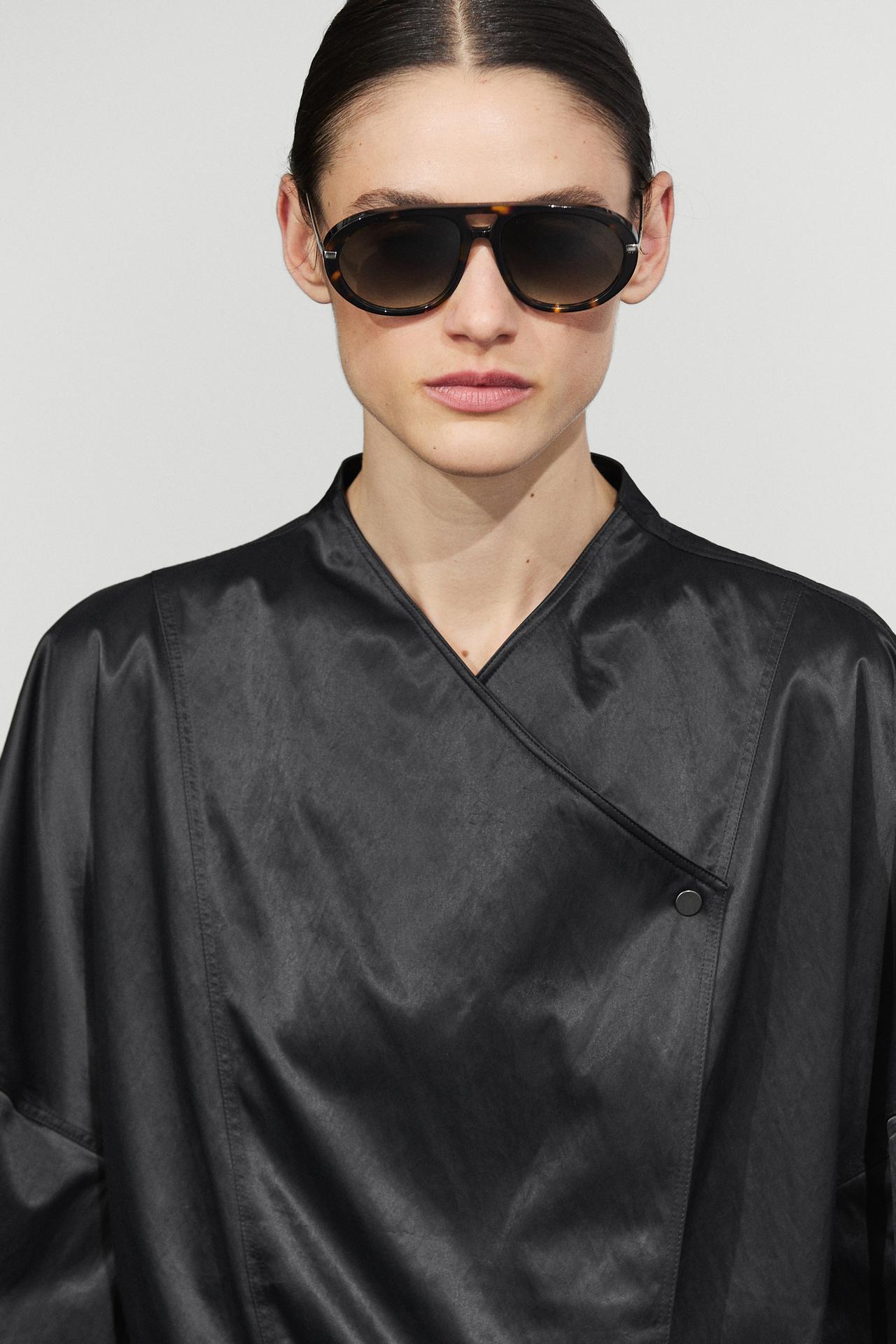 Fluid trench coat with tie-belt — BLACK