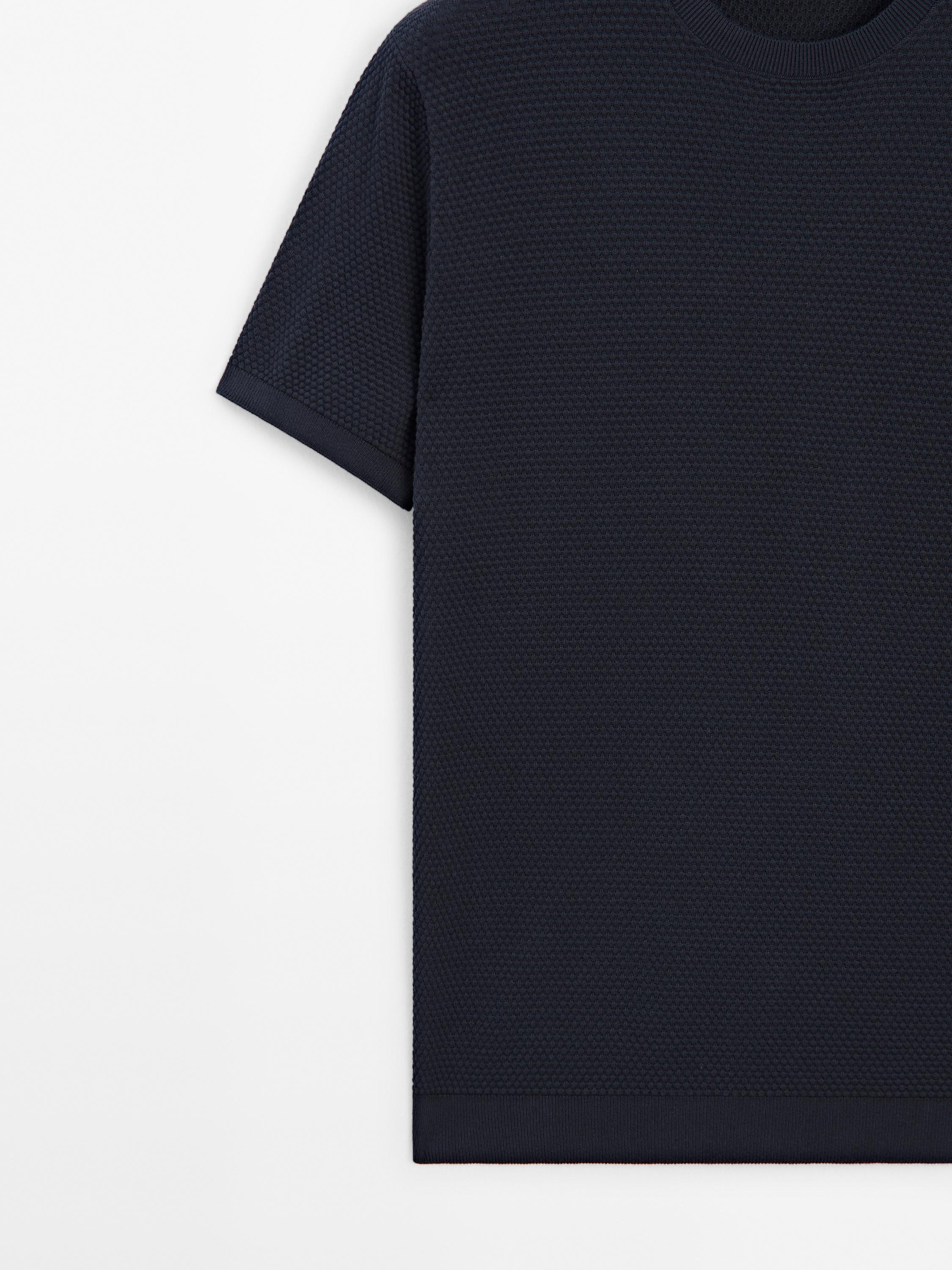 100% cotton textured knit T-shirt