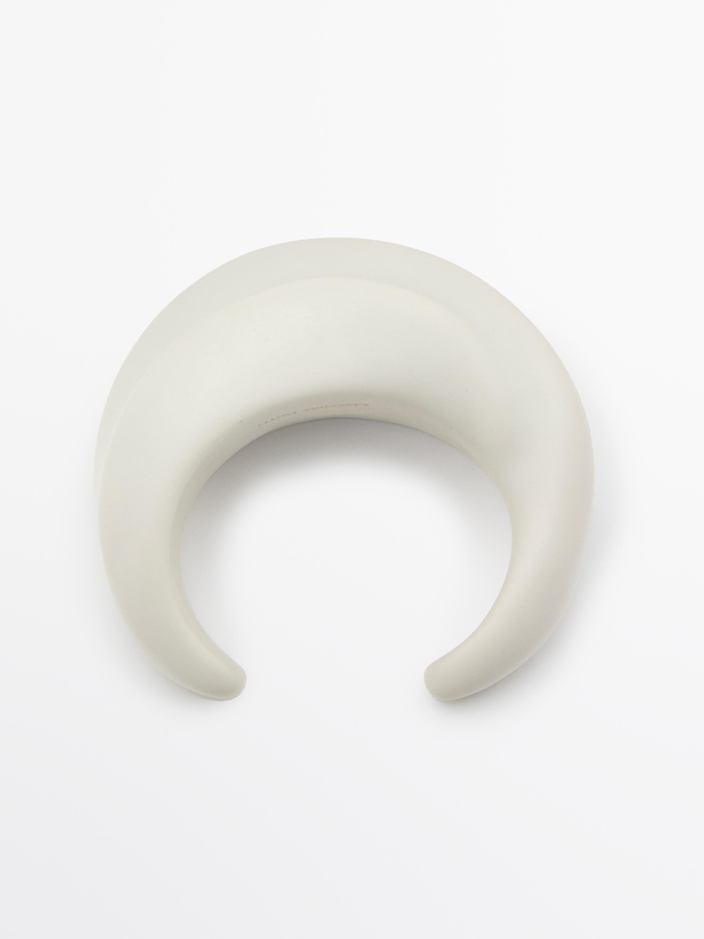 Wide moulded bracelet — CREAM