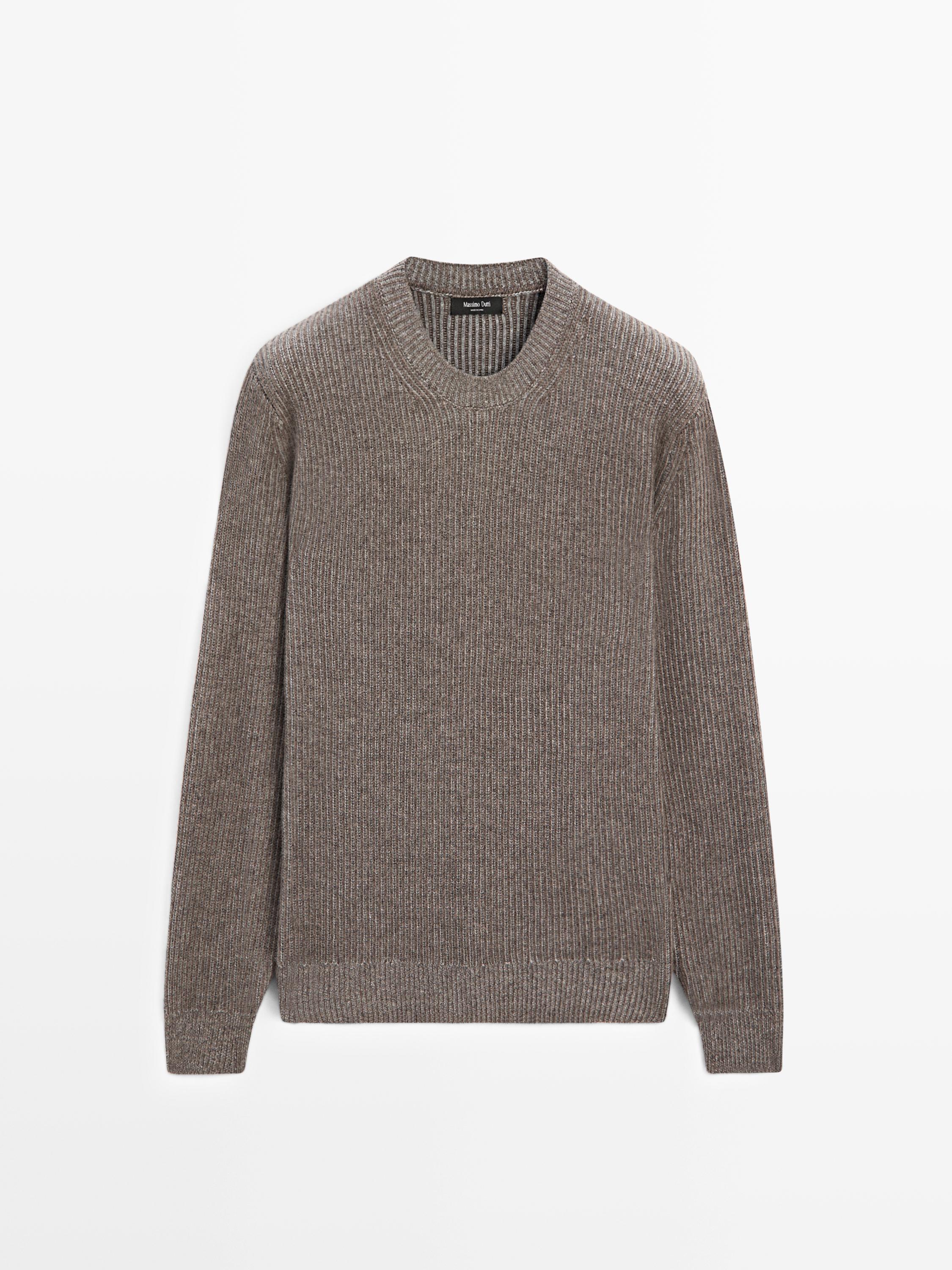 Sweter leher bulat campuran wol
