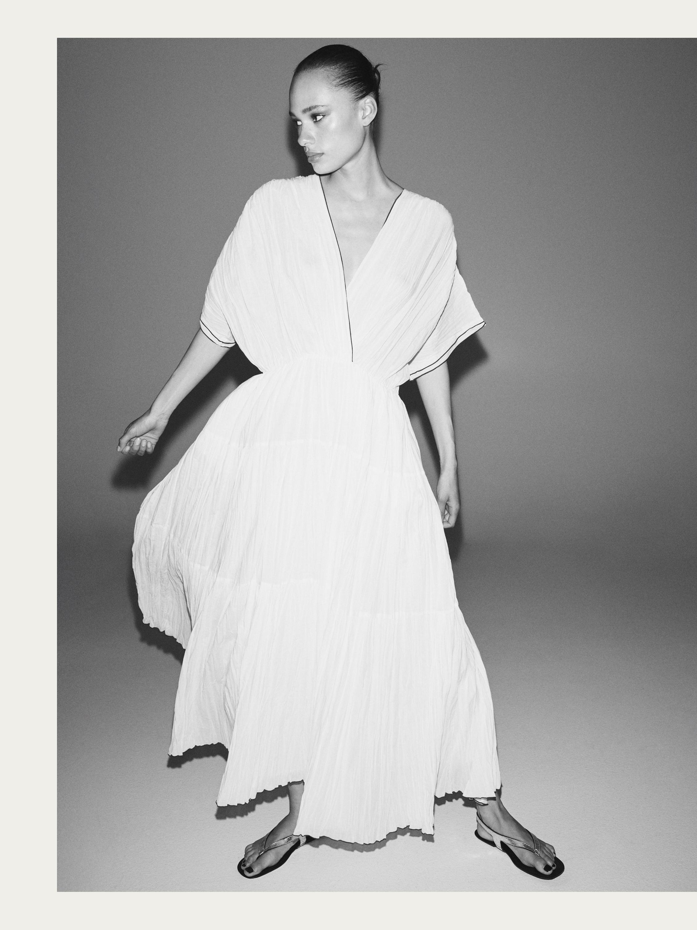 Vestido longo plisado contraste