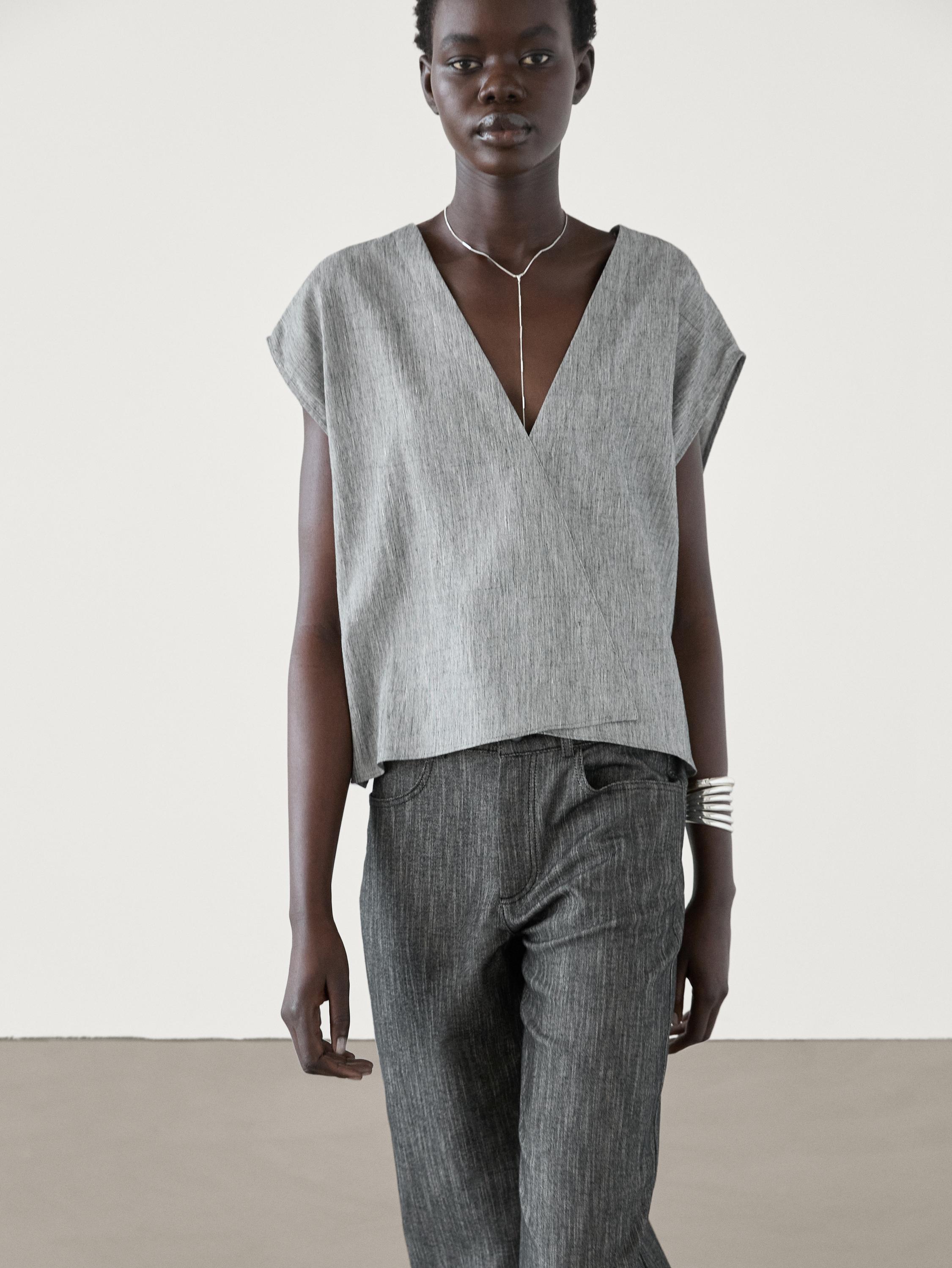 Cotton blend V-neck shirt