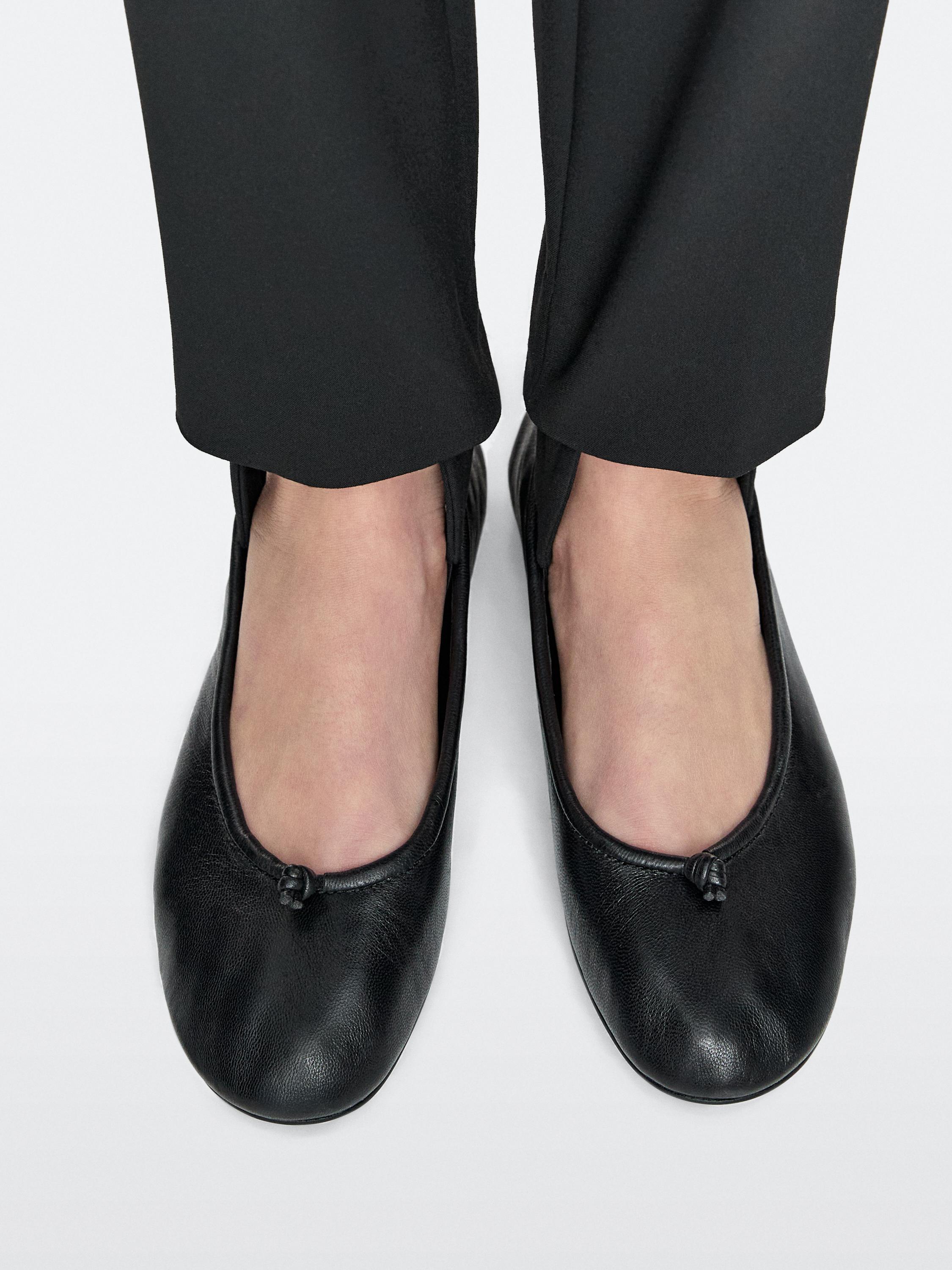 Leather ballet flats with knot · Black · Balletâ Flats | Massimo Dutti