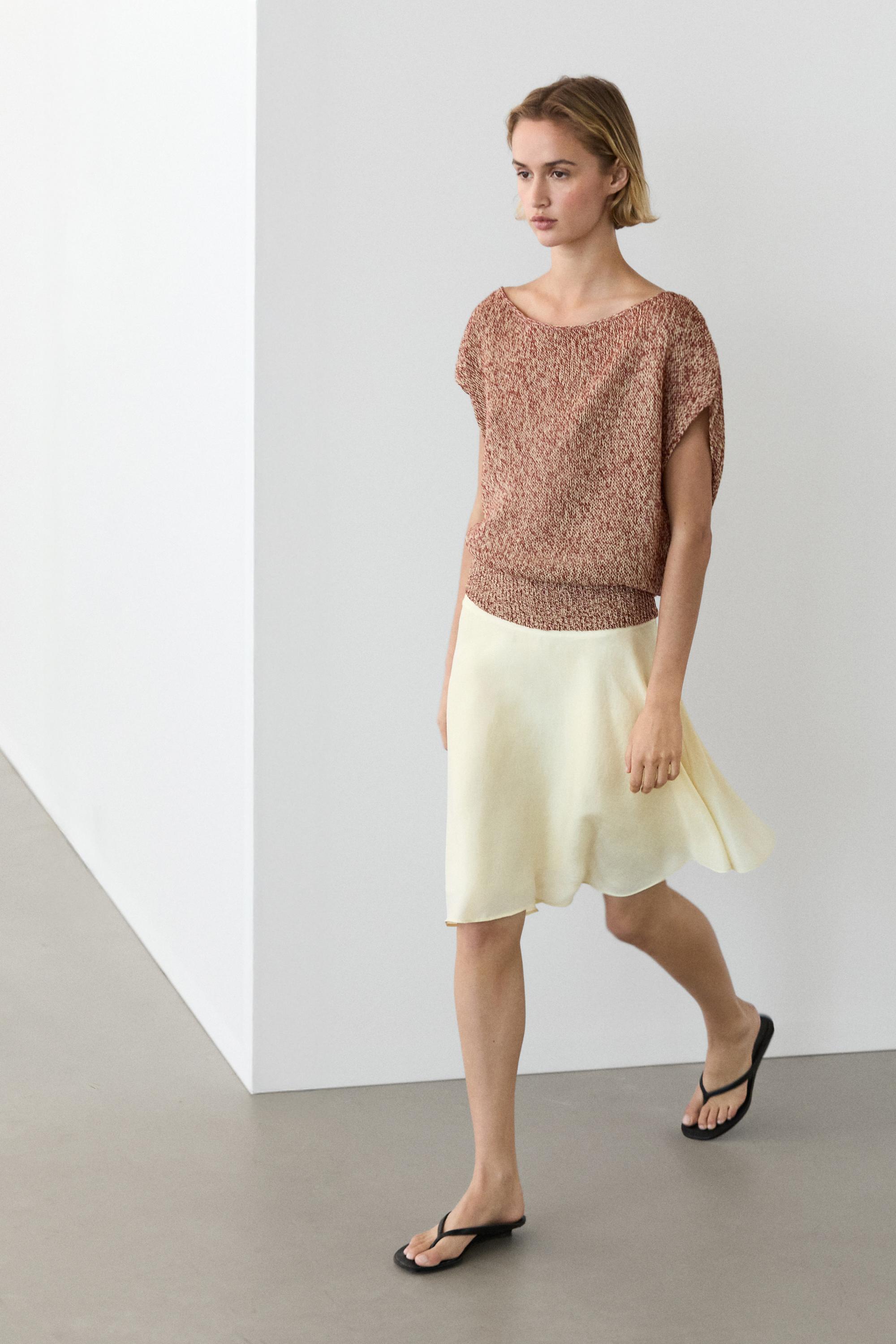 Cotton blend knit top with ribbed hem — RUSSET