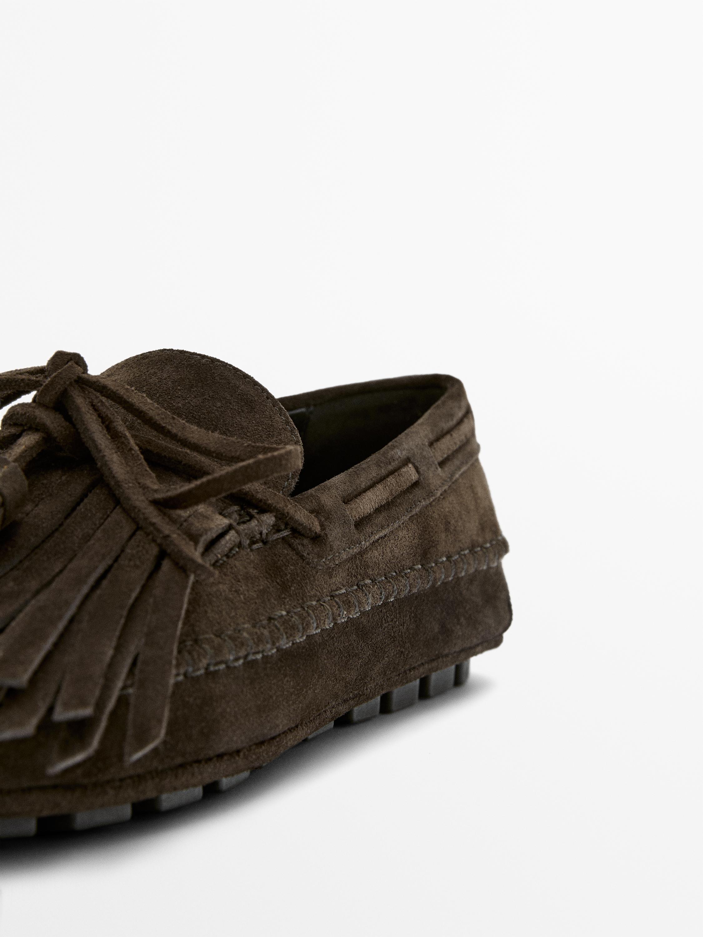 Split suede loafers with fringing and tassels — BROWN