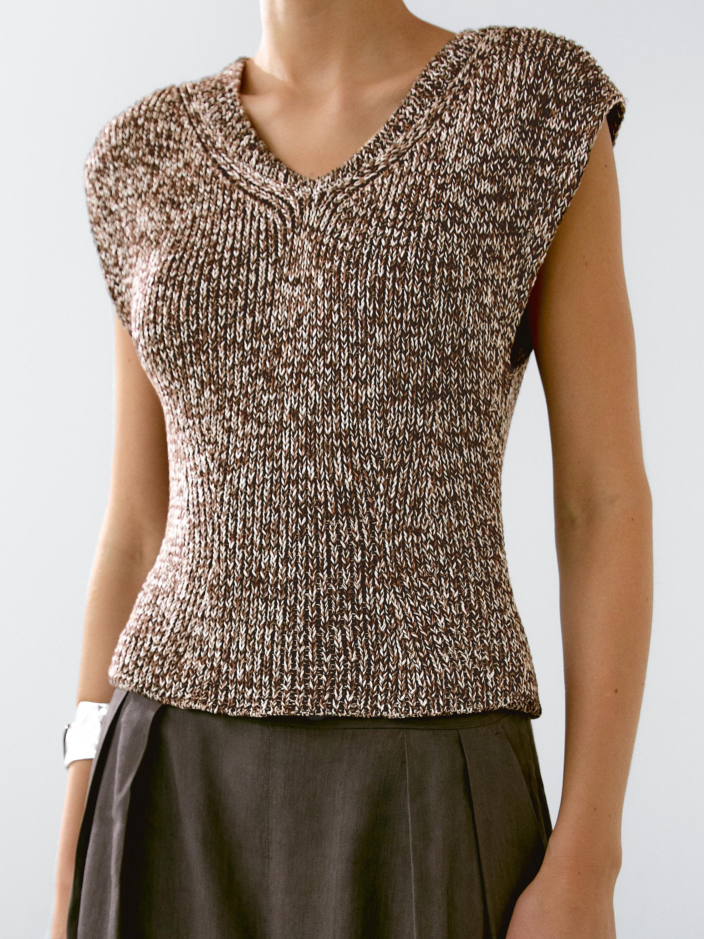 Mouliné cotton V-neck top