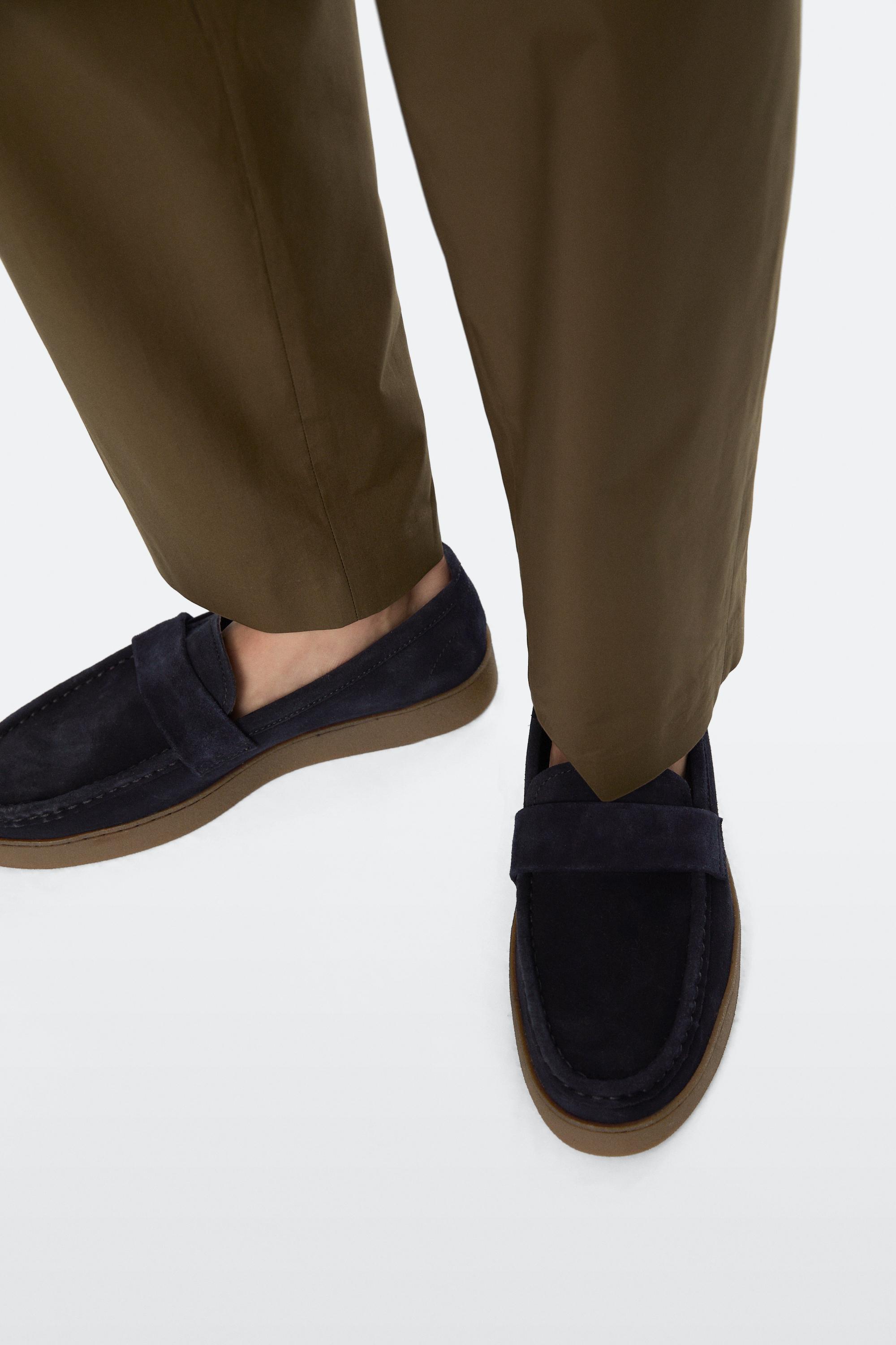 Split leather loafers with caramel sole — Dark blue