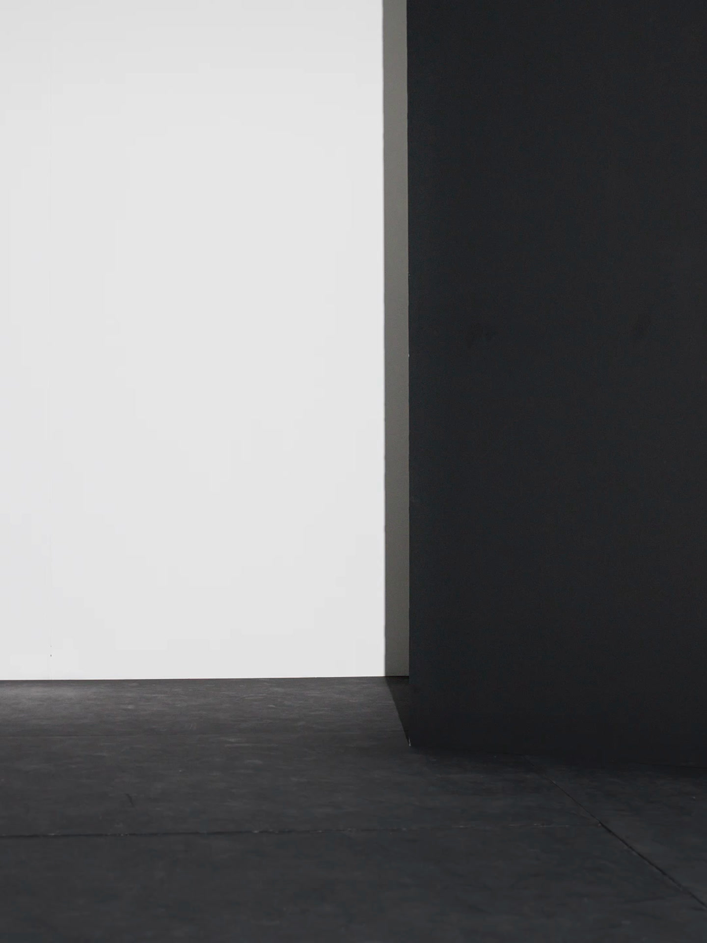 Midi sukňa s detailom v páse