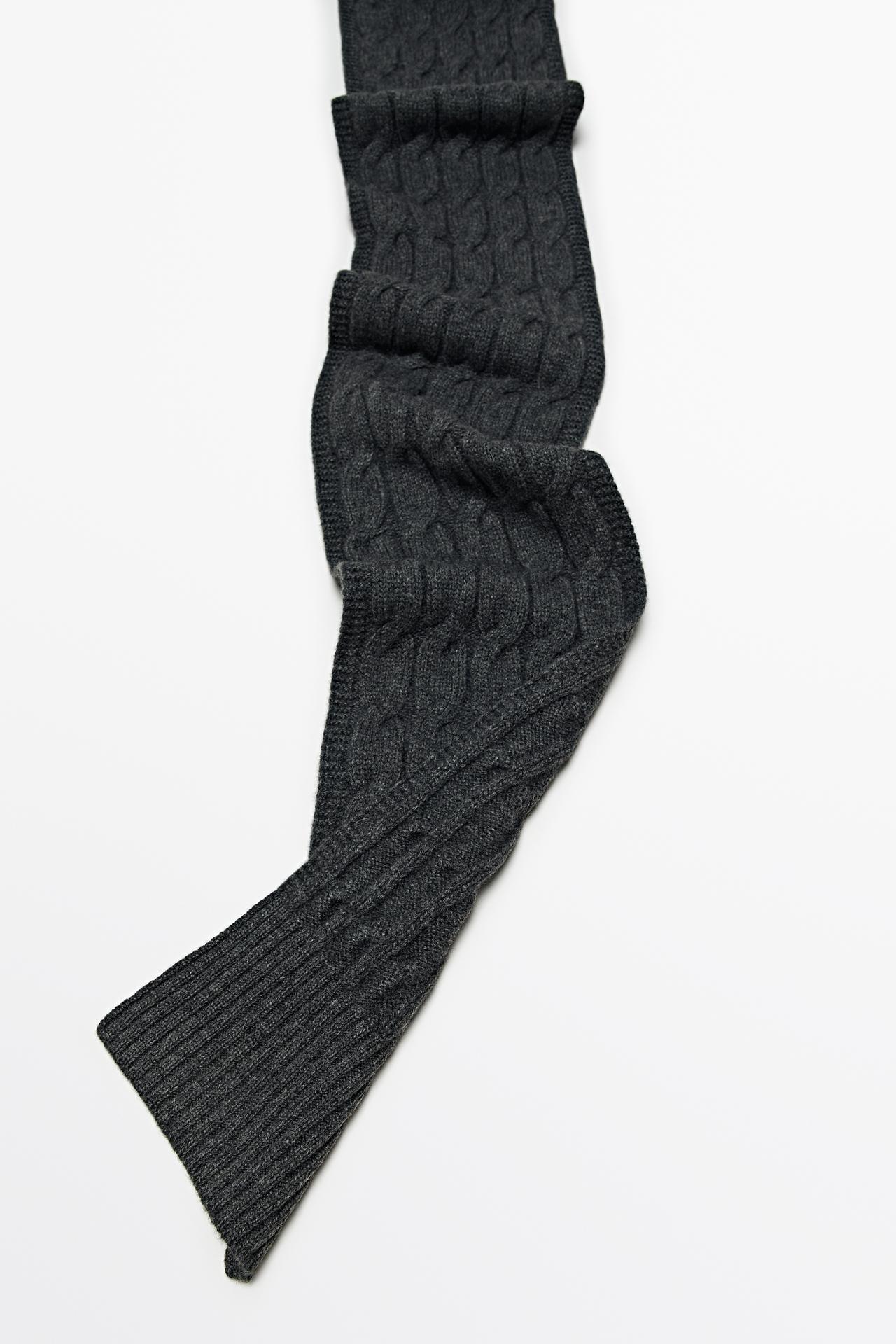 Wool and cashmere cable-knit scarf — GREY