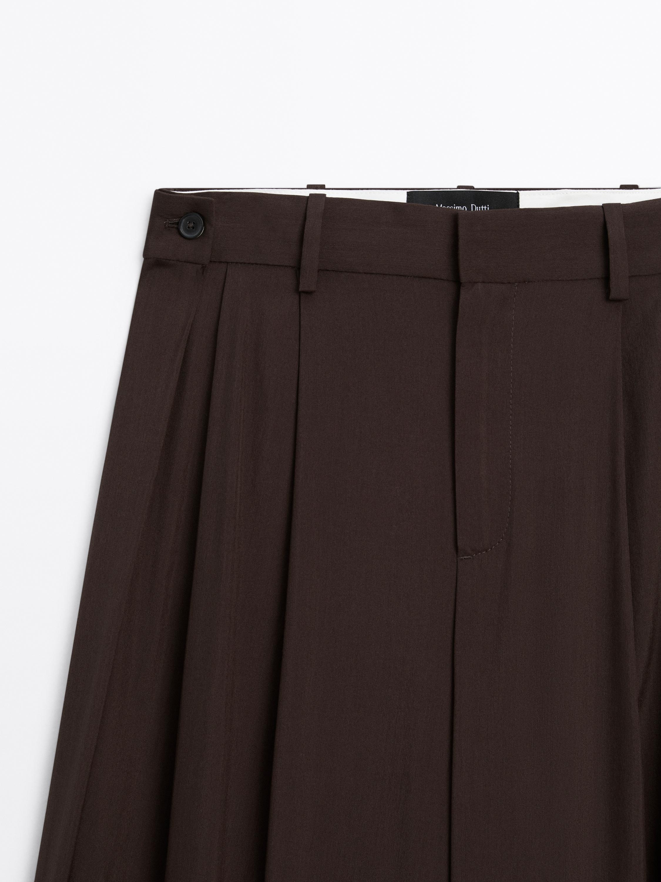 Flowing trousers with darts