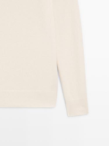 Wool blend turtleneck knit sweater — CREAM 7