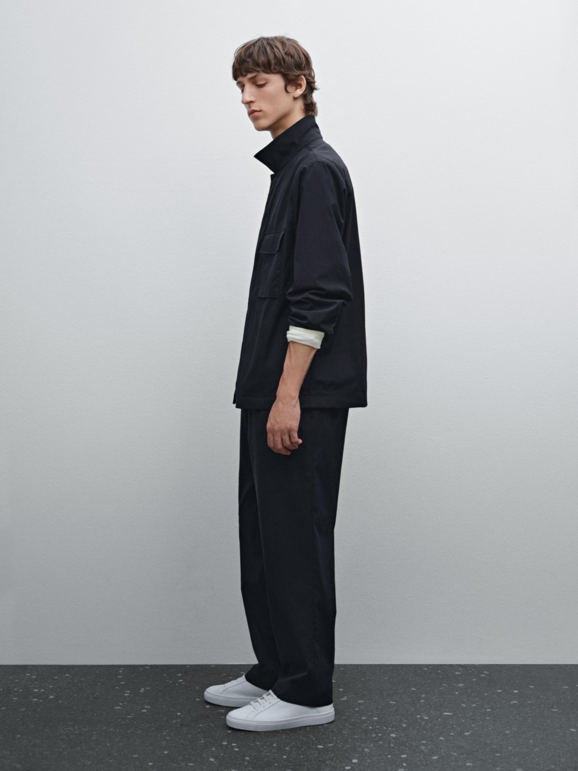 بنطلون من قماش تقني بقصة عادية