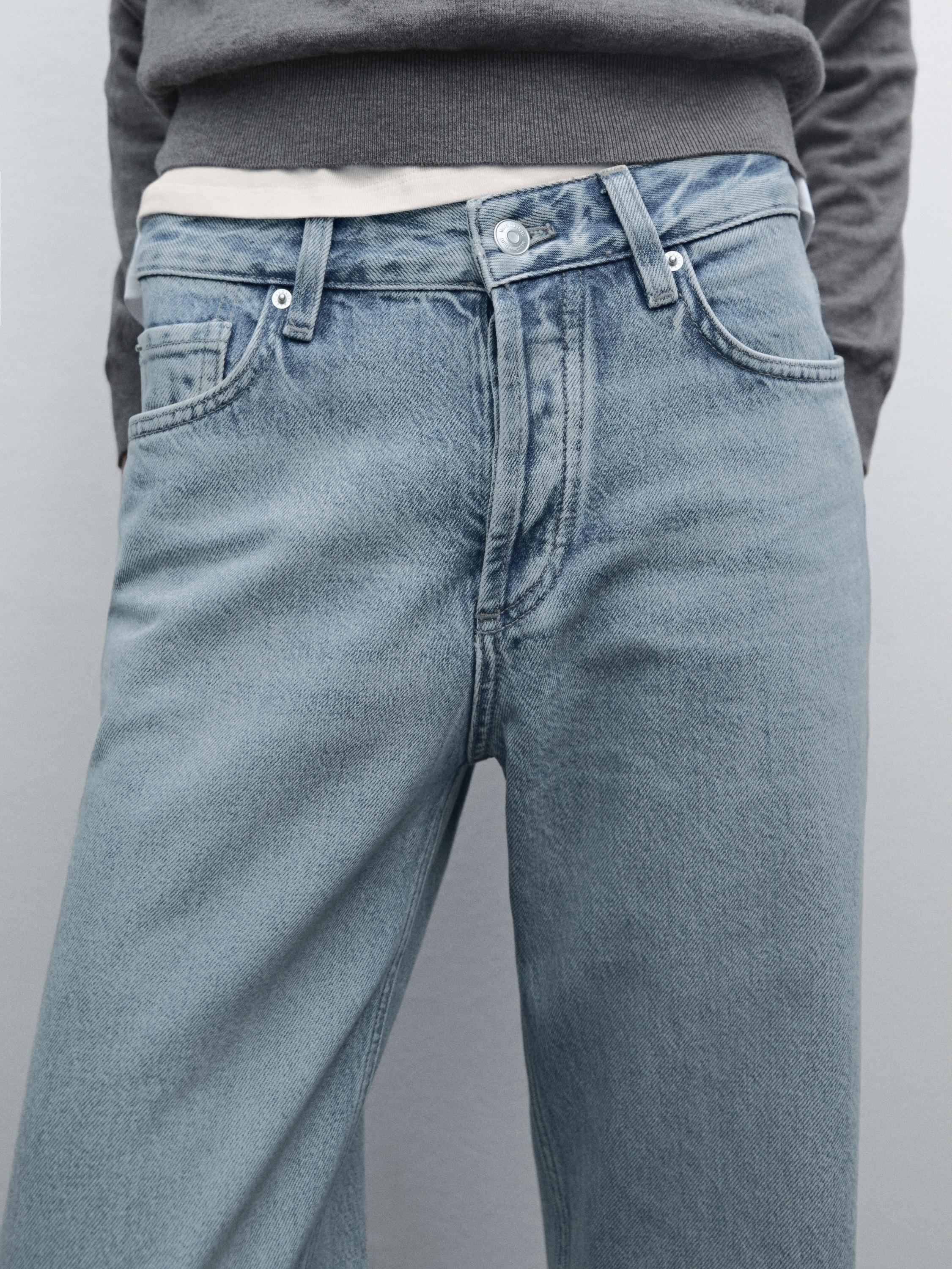 Mid-waist wide-leg jeans
