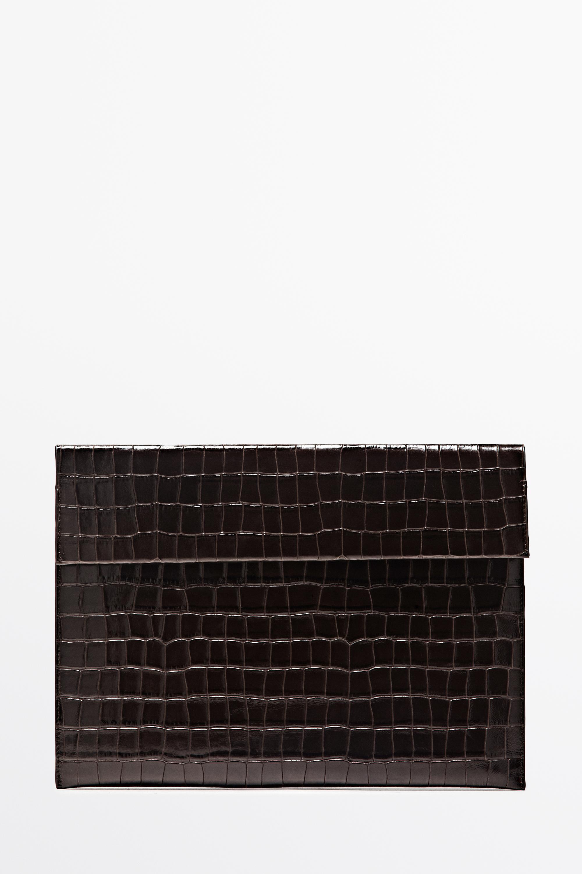 Textured laptop sleeve