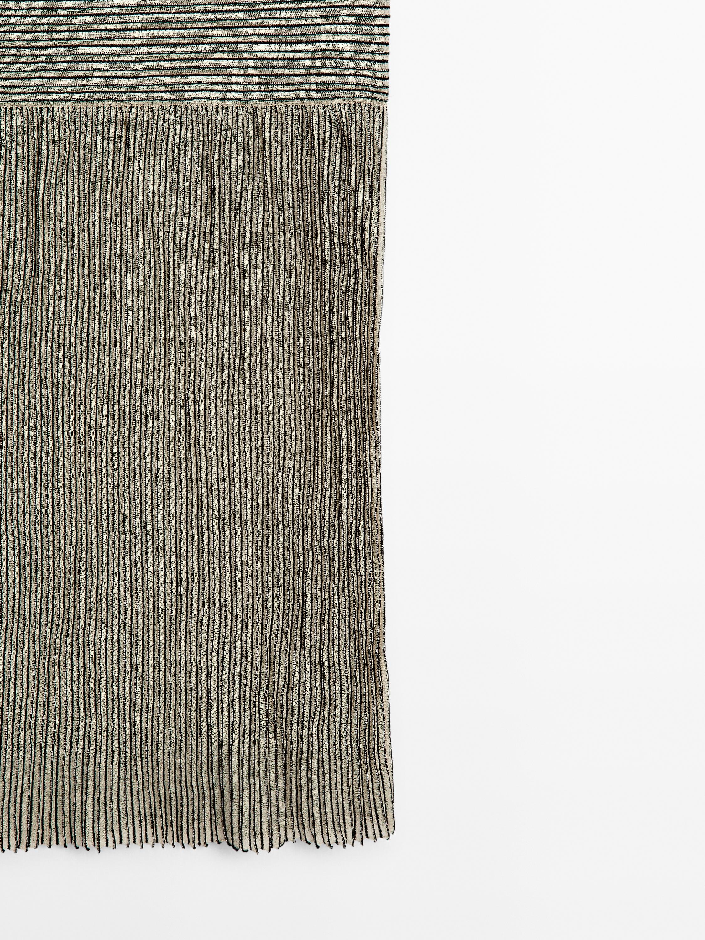 Long pleated skirt with flecked detail