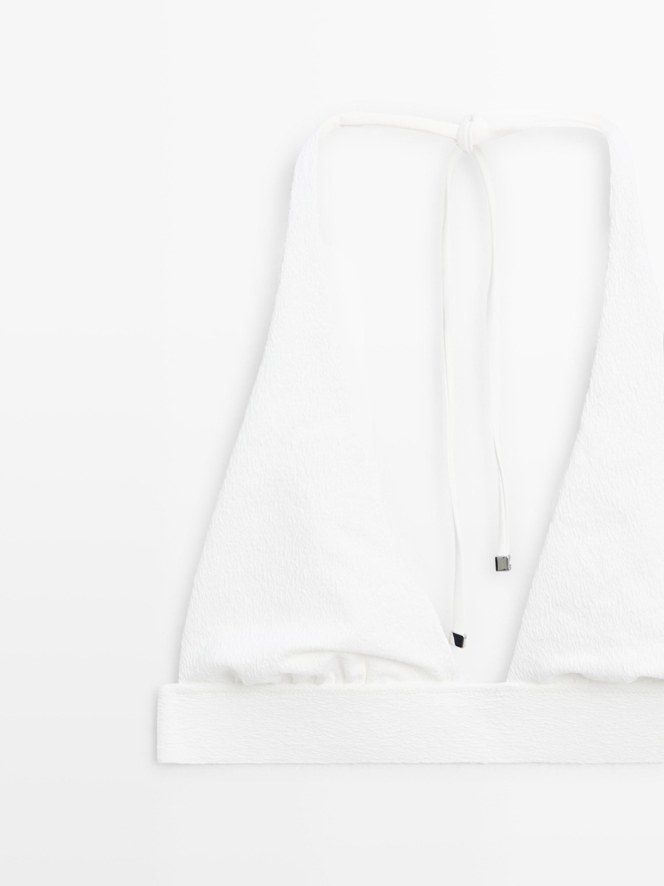 Dokulu üçgen bikini üstü