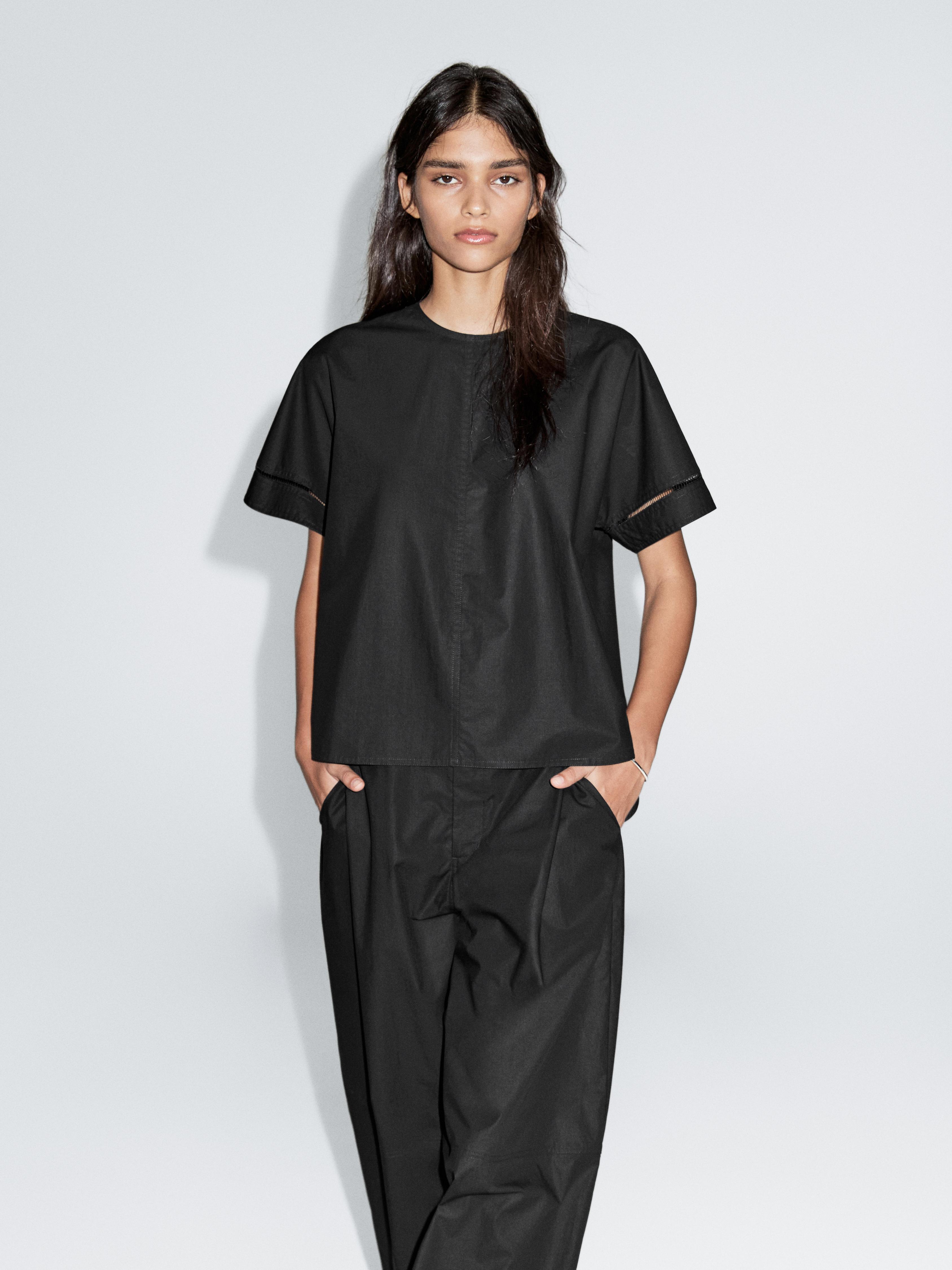 Loose-fitting blouse with sleeve detail