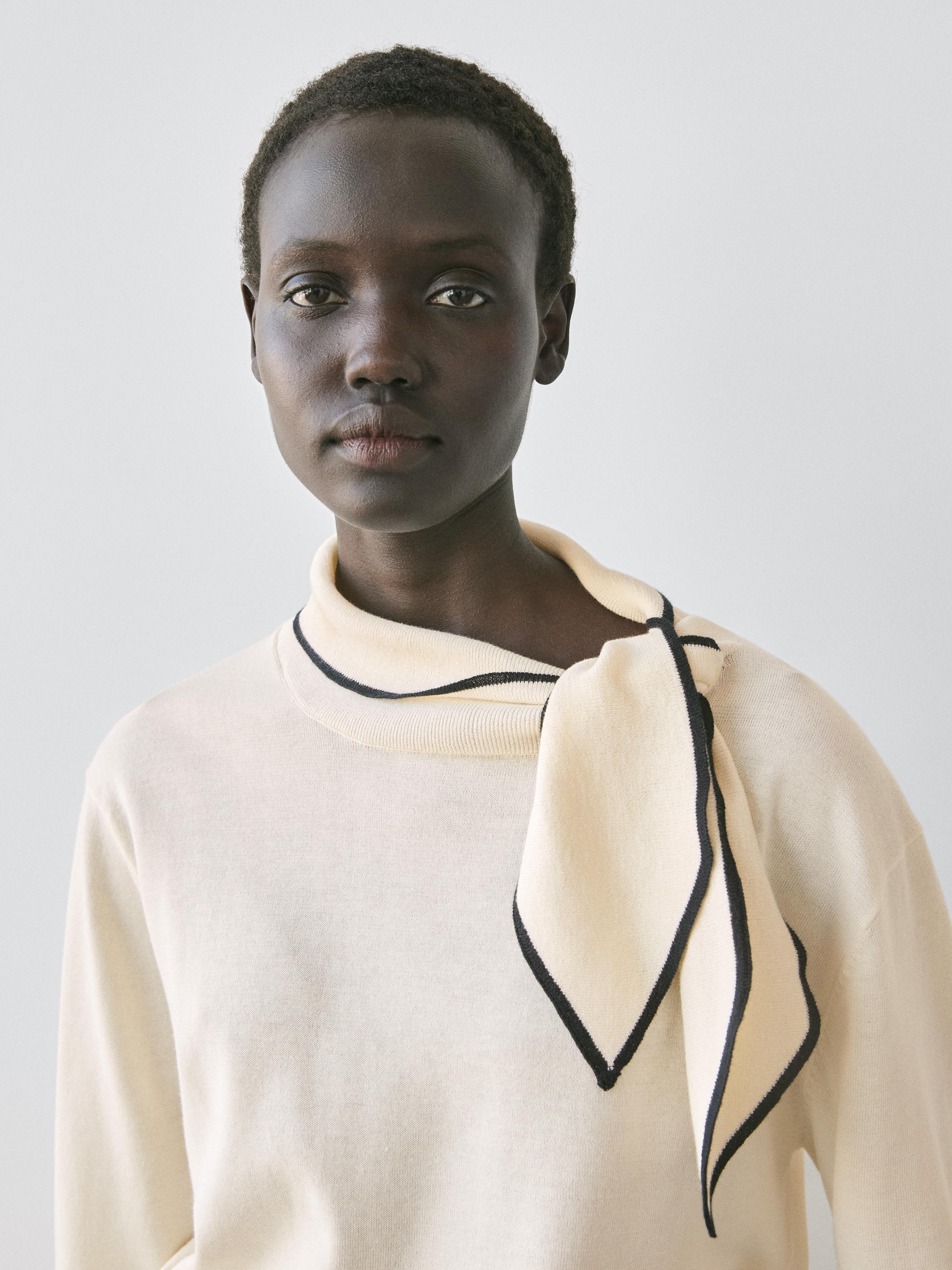 Pamuklu fular detaylı triko kazak