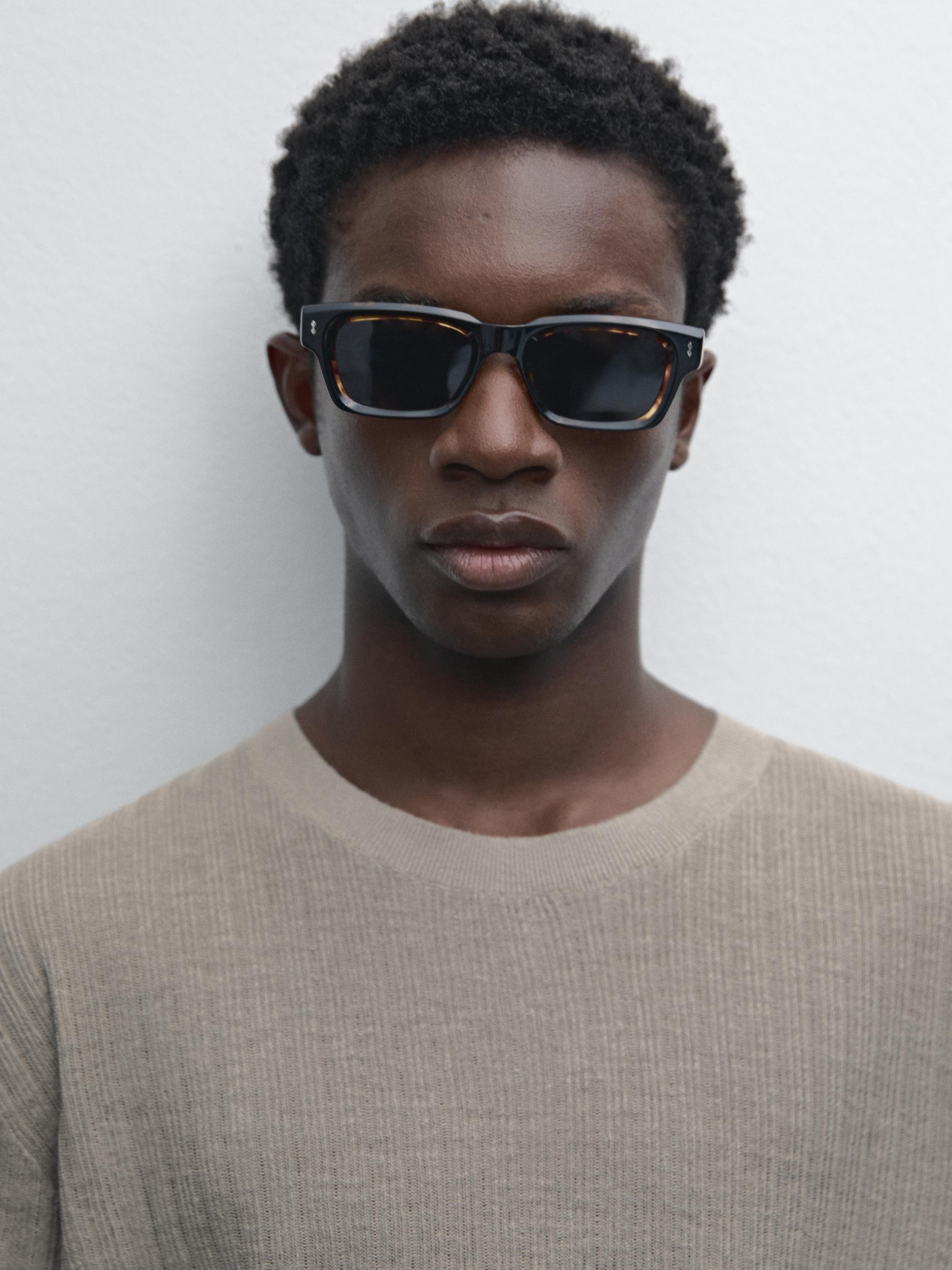 سويتر كتان بحياكة مضلعة