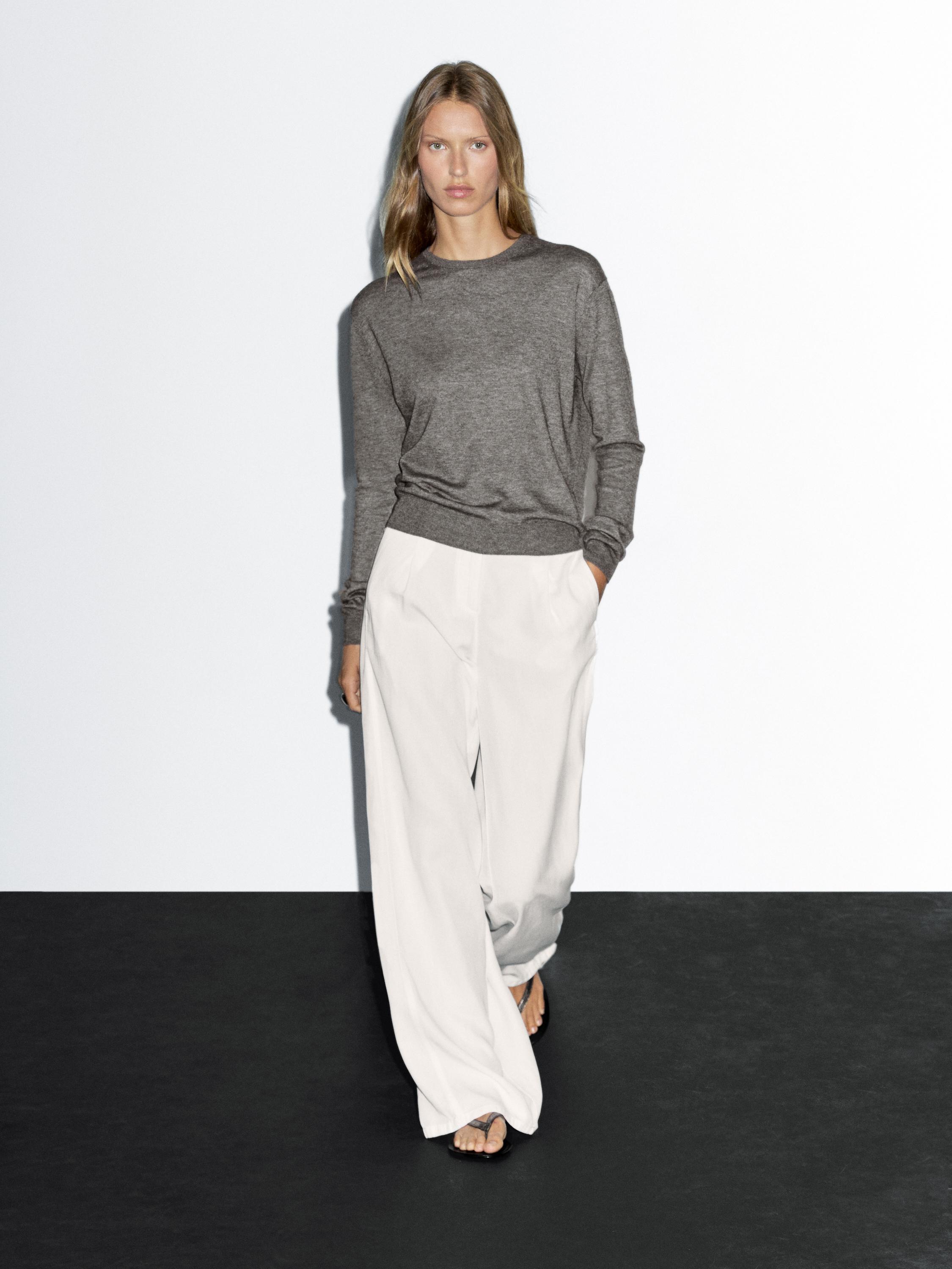 Wool blend knit sweater with crew neck