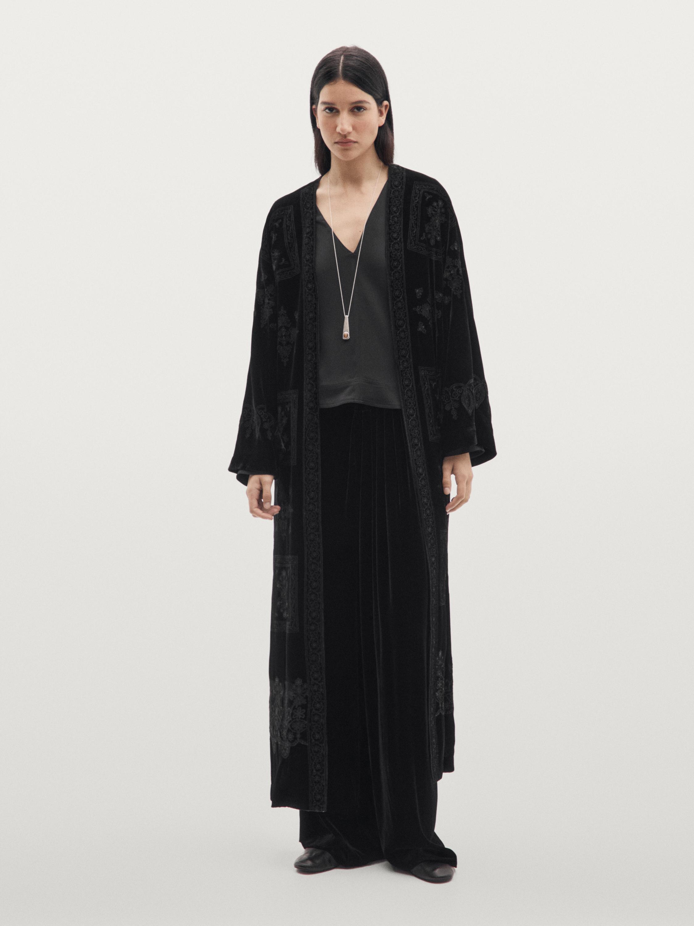 Long embroidered velvet kimono