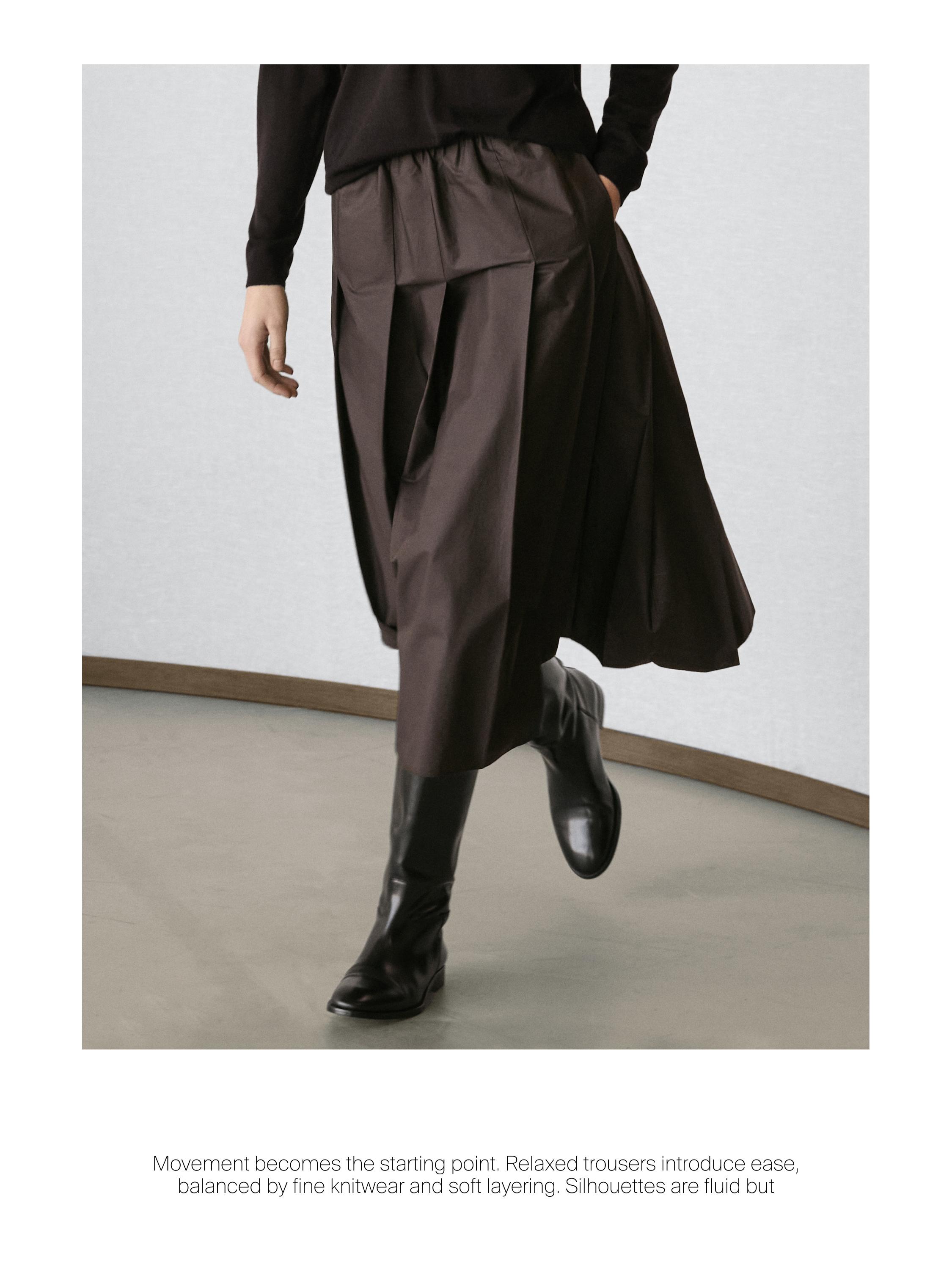 Midi skirt with box pleats — BLACK