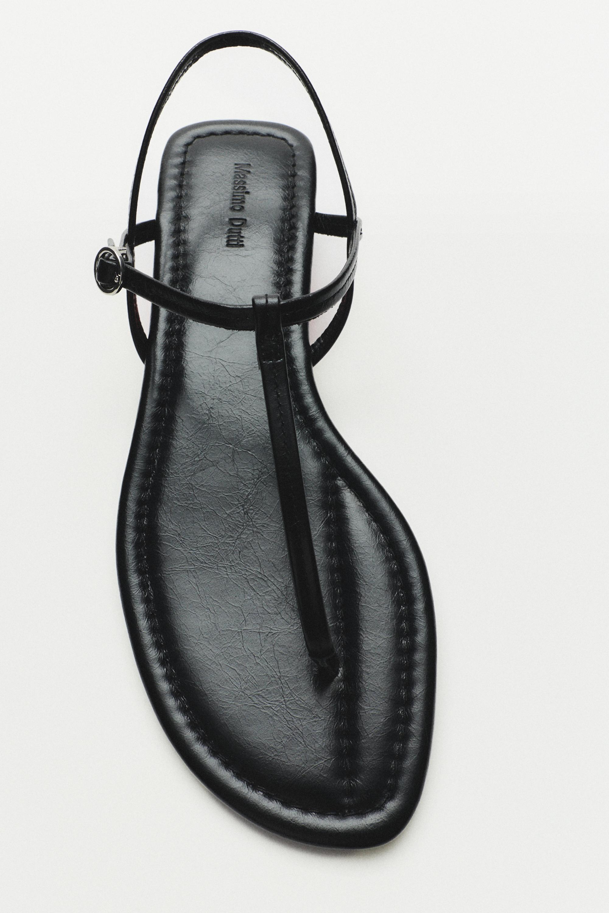 Strappy flat sandals with toe divider — BLACK