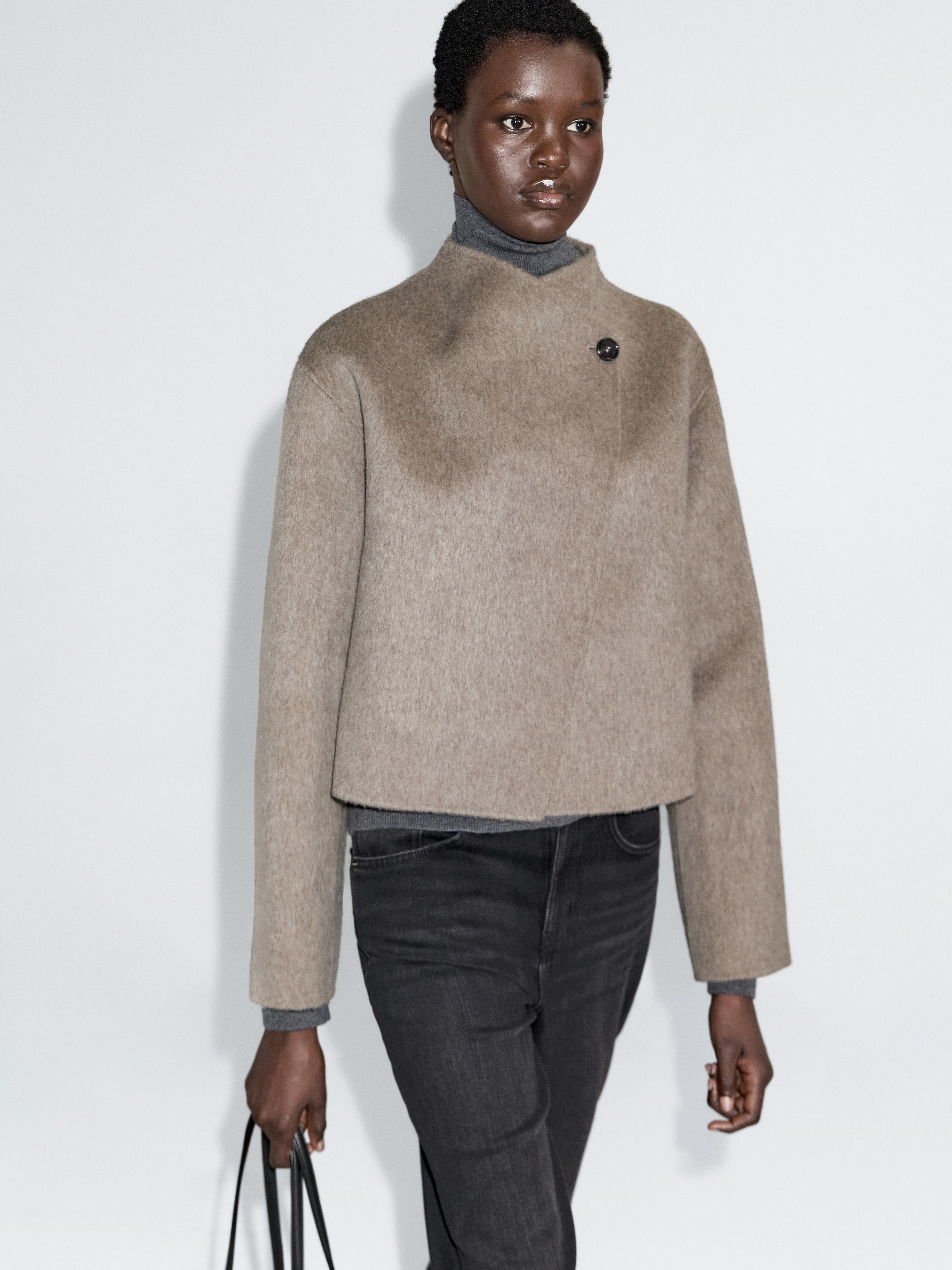 Abrigo corto acabado cepillado