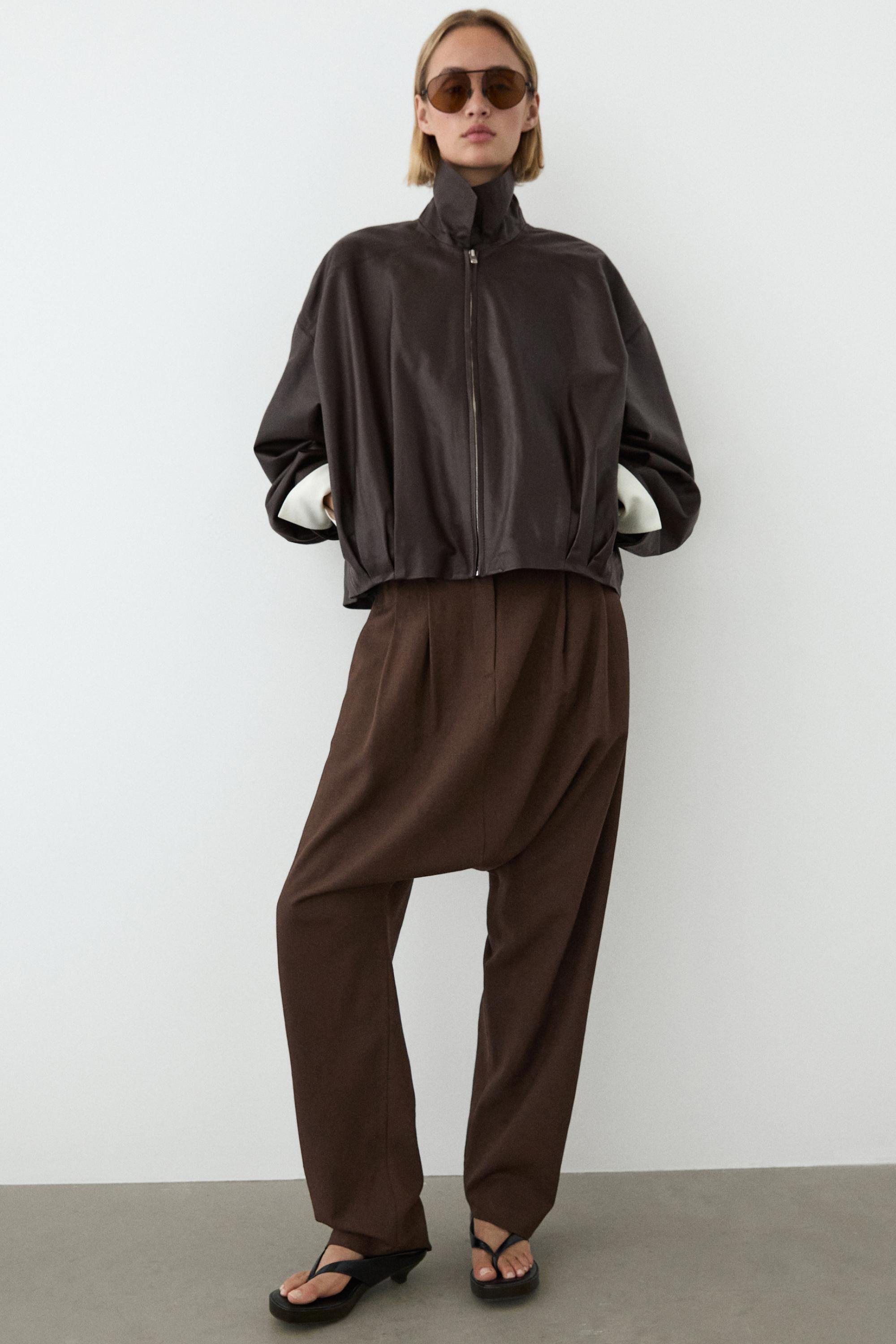 Baggy trousers with pleated details — BROWN