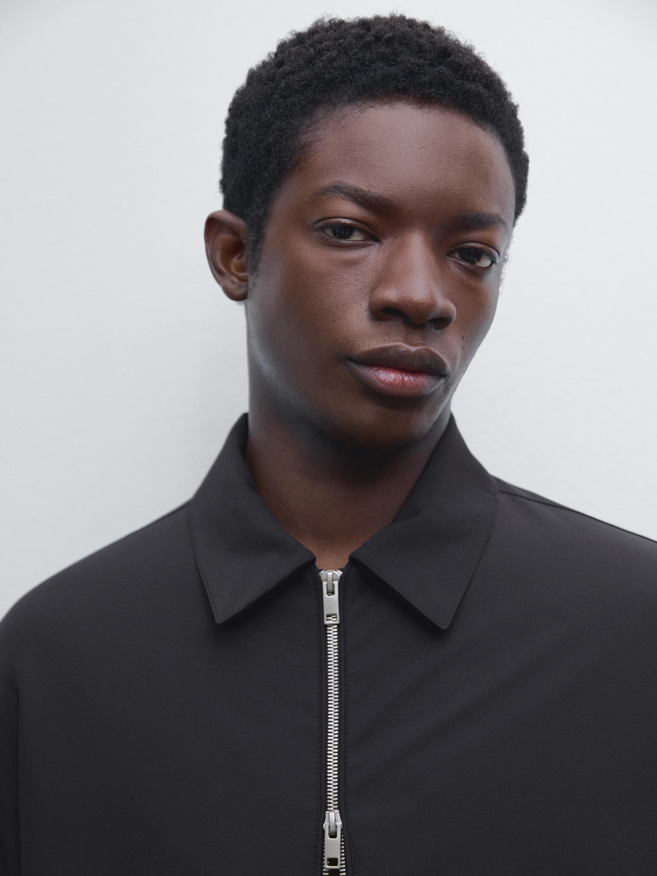 Lightweight water-repellent jacket