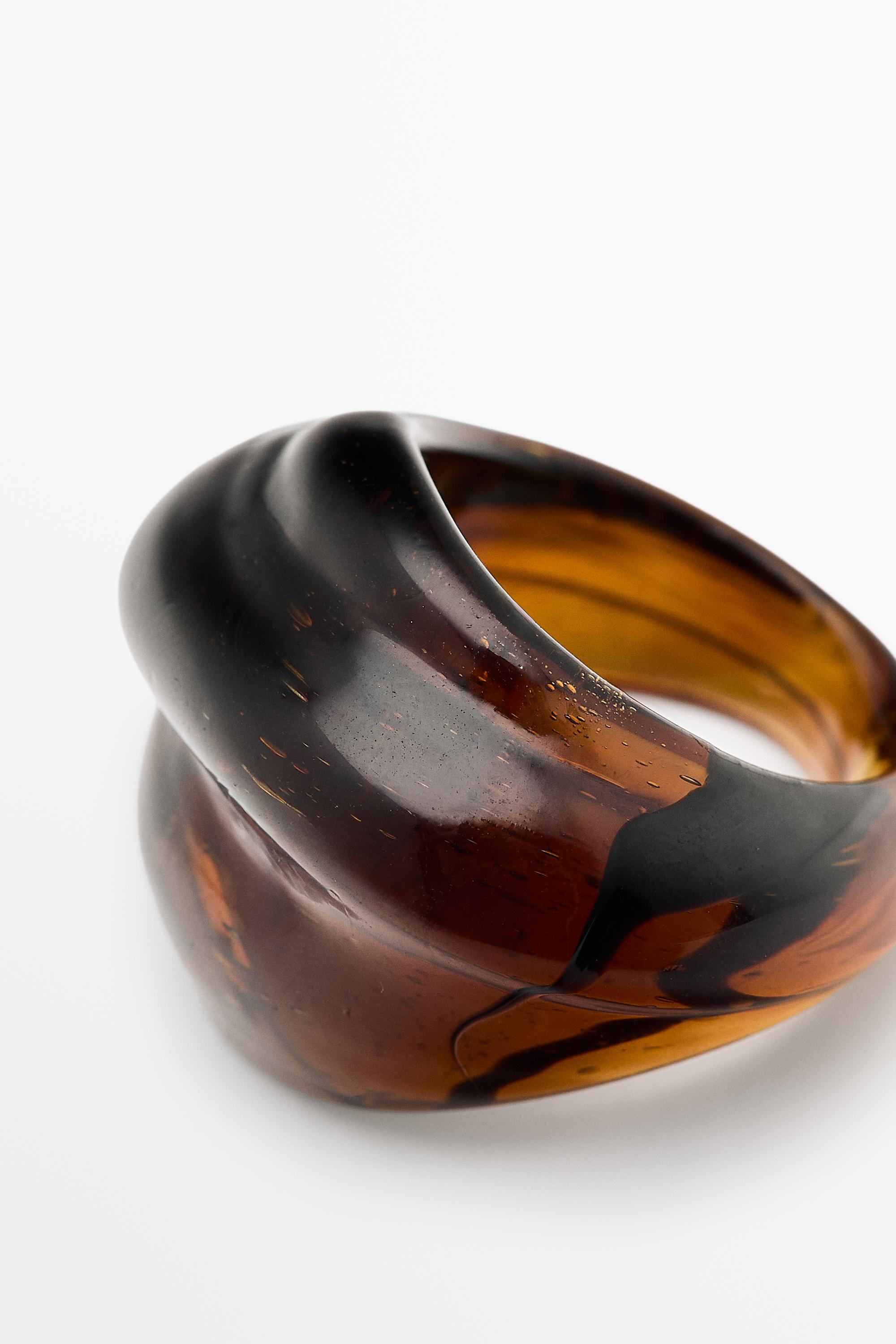 Round volume glass ring — Caramel